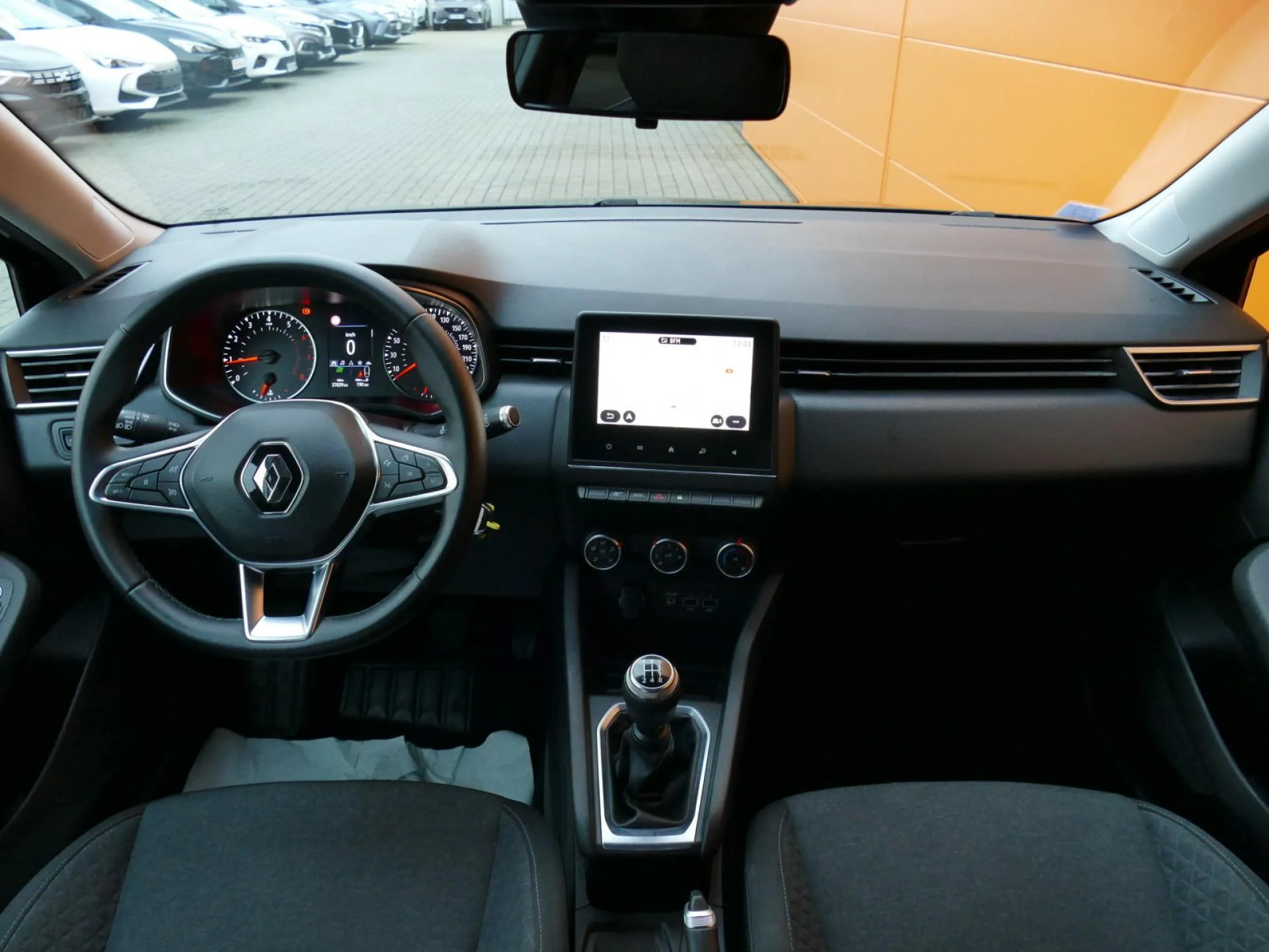 RENAULT CLIO - Miniature 5 sur 32 - Cliquer pour voir cette photo