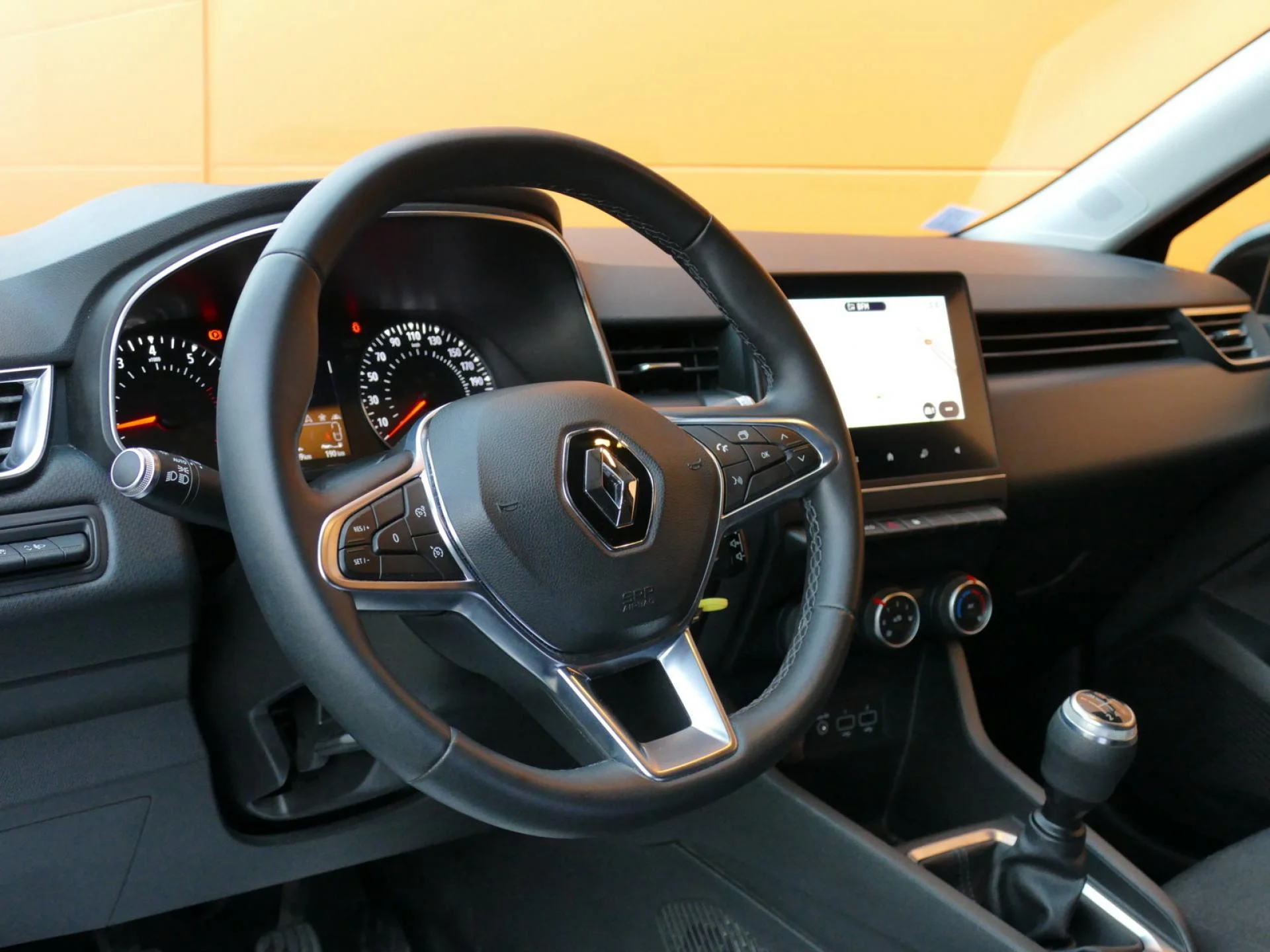 RENAULT CLIO - Miniature 15 sur 32 - Cliquer pour voir cette photo