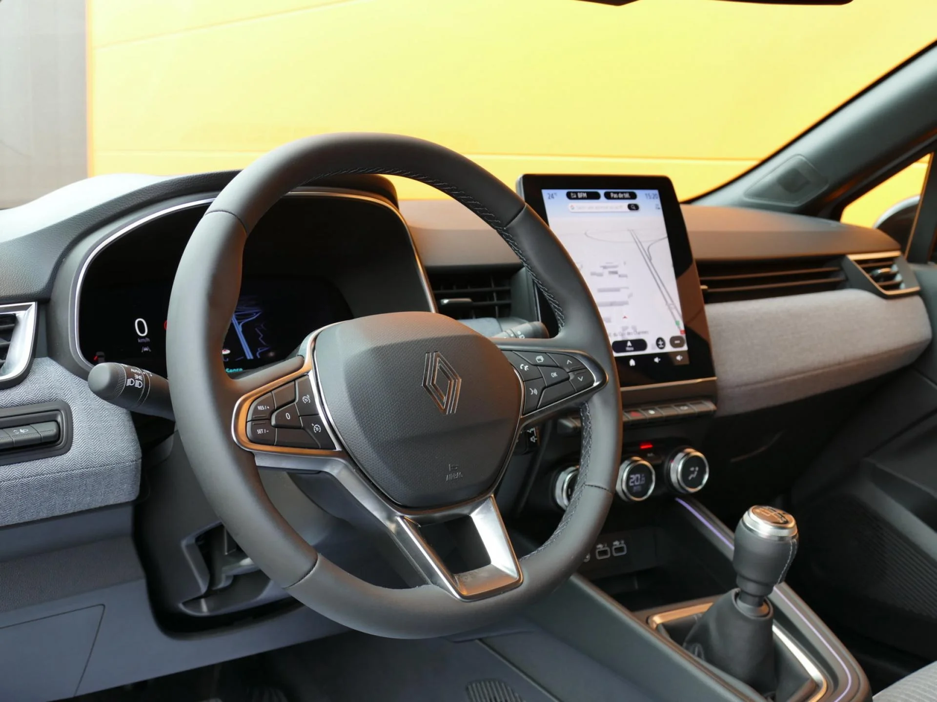 RENAULT CLIO - Miniature 15 sur 32 - Cliquer pour voir cette photo