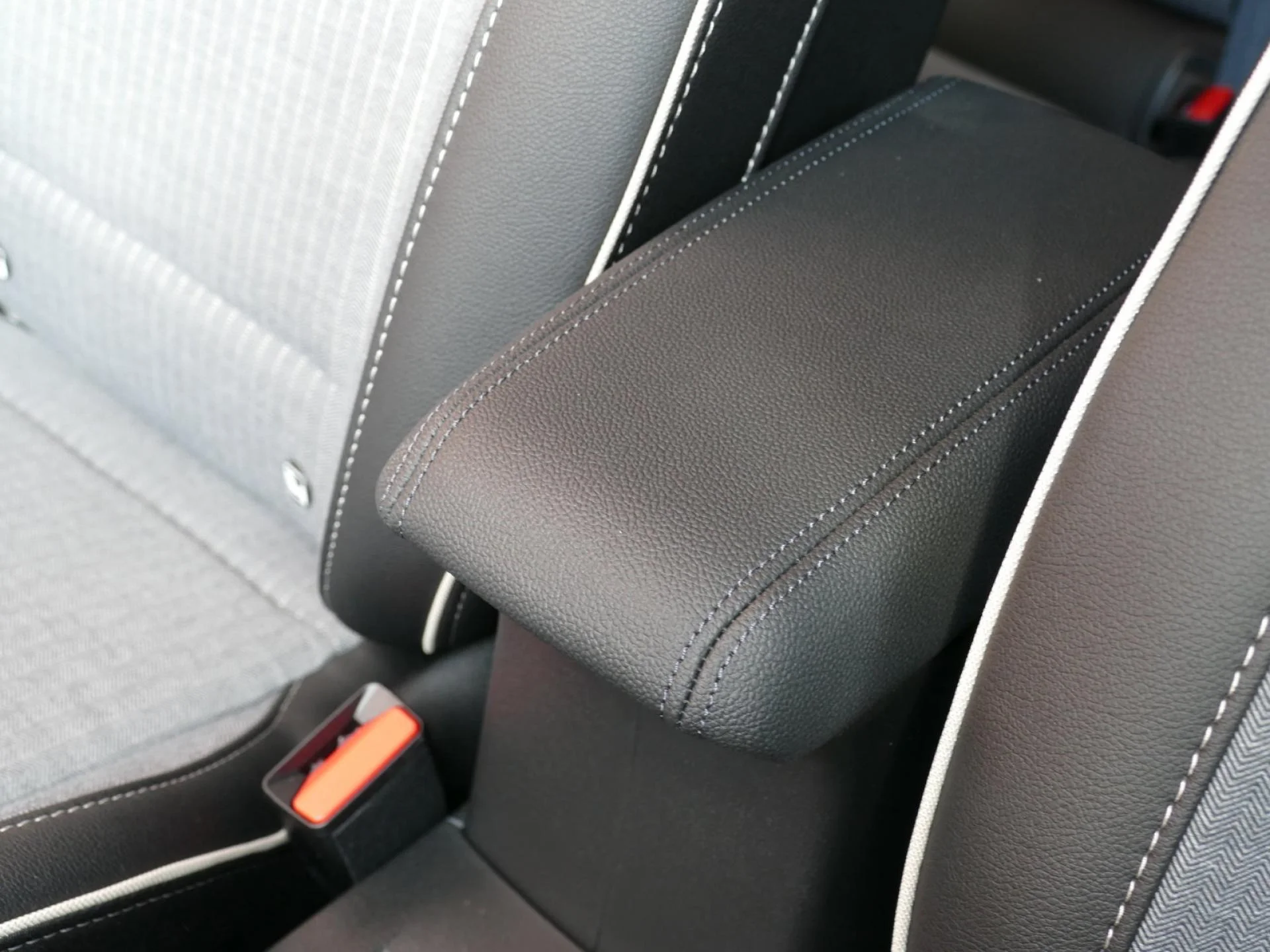 RENAULT CLIO - Miniature 23 sur 32 - Cliquer pour voir cette photo