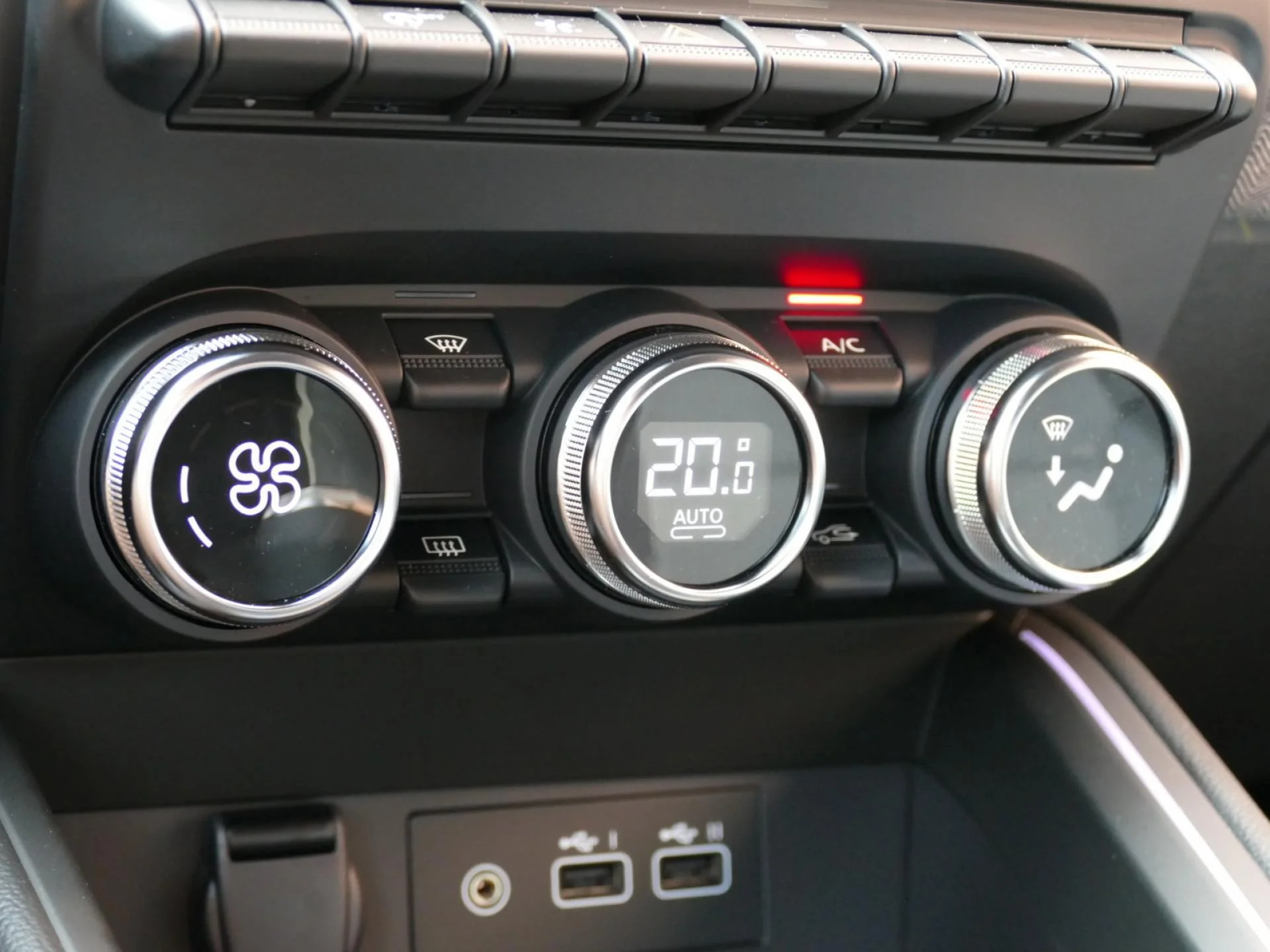 RENAULT CLIO - Miniature 14 sur 32 - Cliquer pour voir cette photo