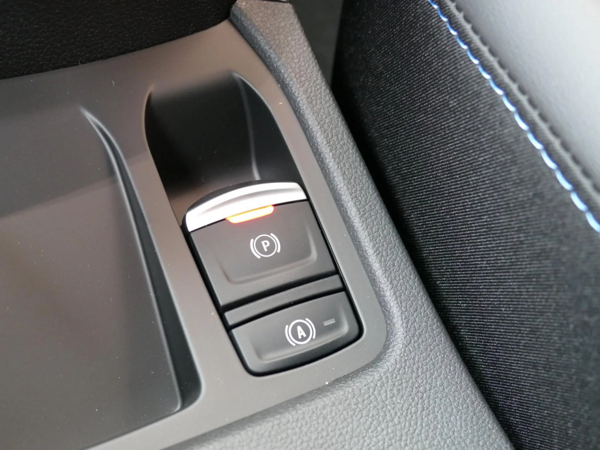 RENAULT CLIO - Miniature 23 sur 35 - Cliquer pour voir cette photo