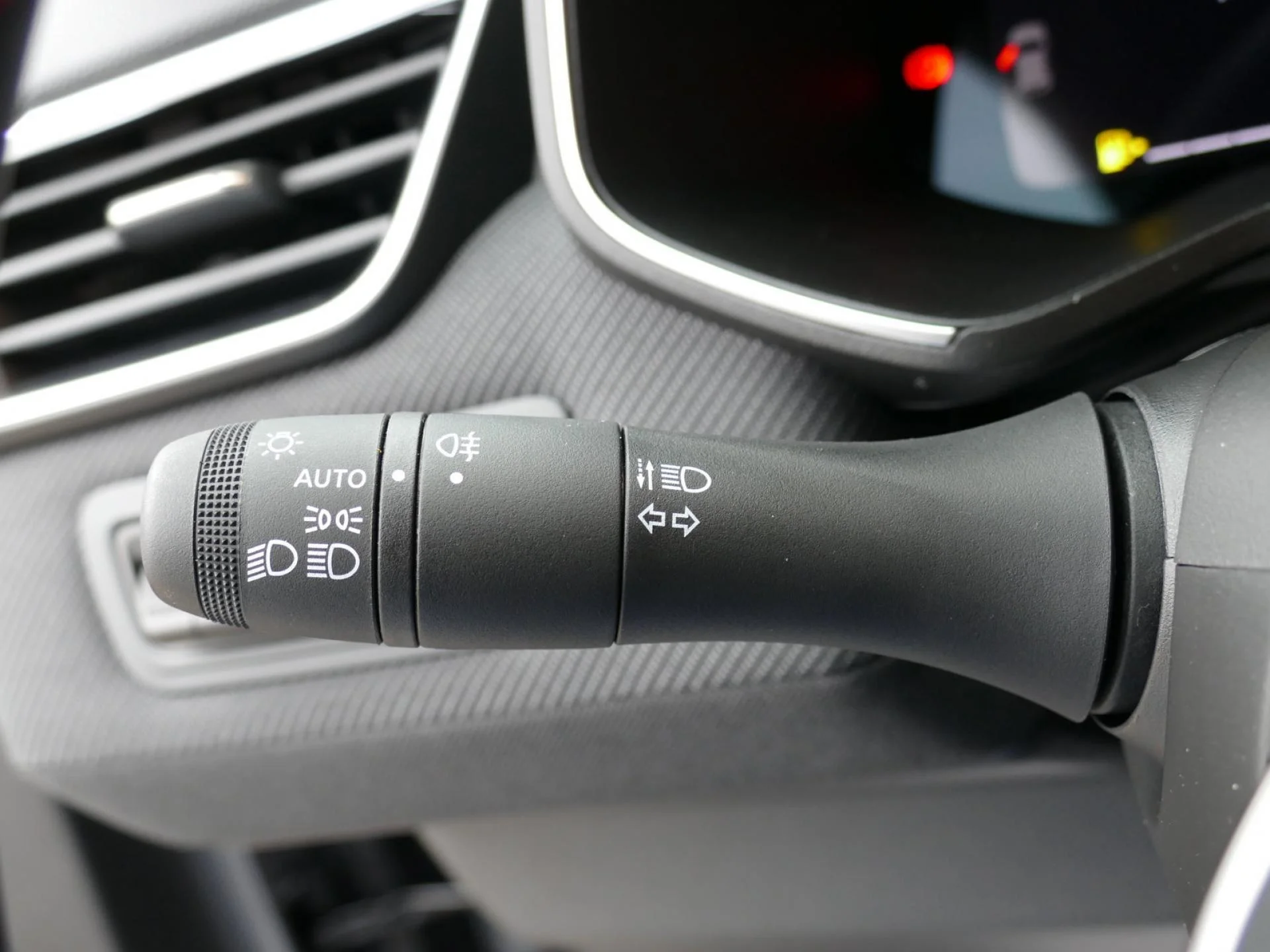 RENAULT CLIO - Miniature 26 sur 35 - Cliquer pour voir cette photo