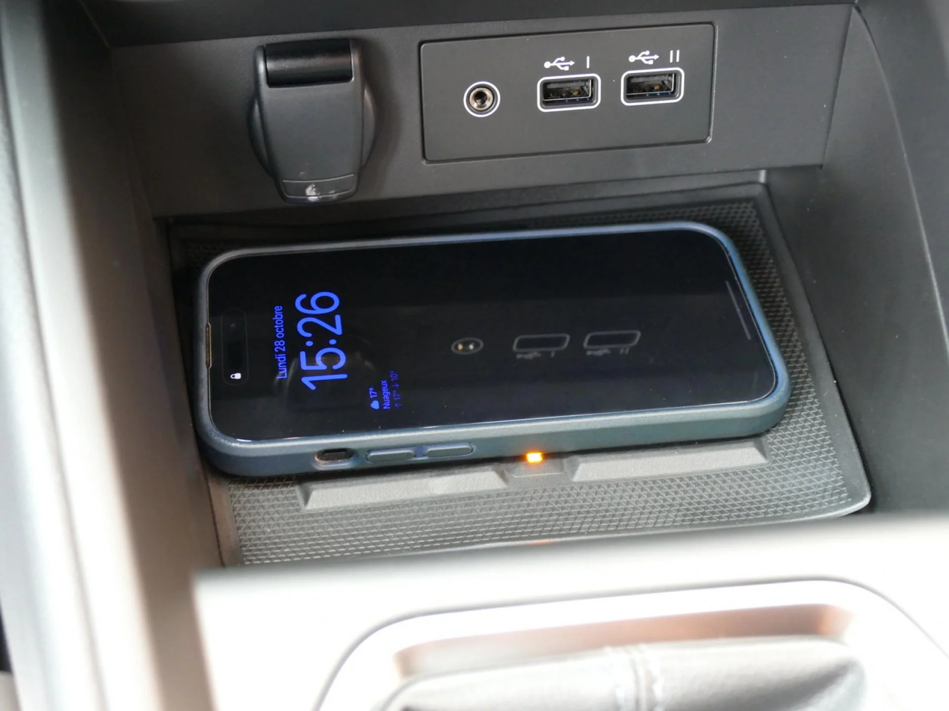 RENAULT CLIO - Miniature 21 sur 35 - Cliquer pour voir cette photo