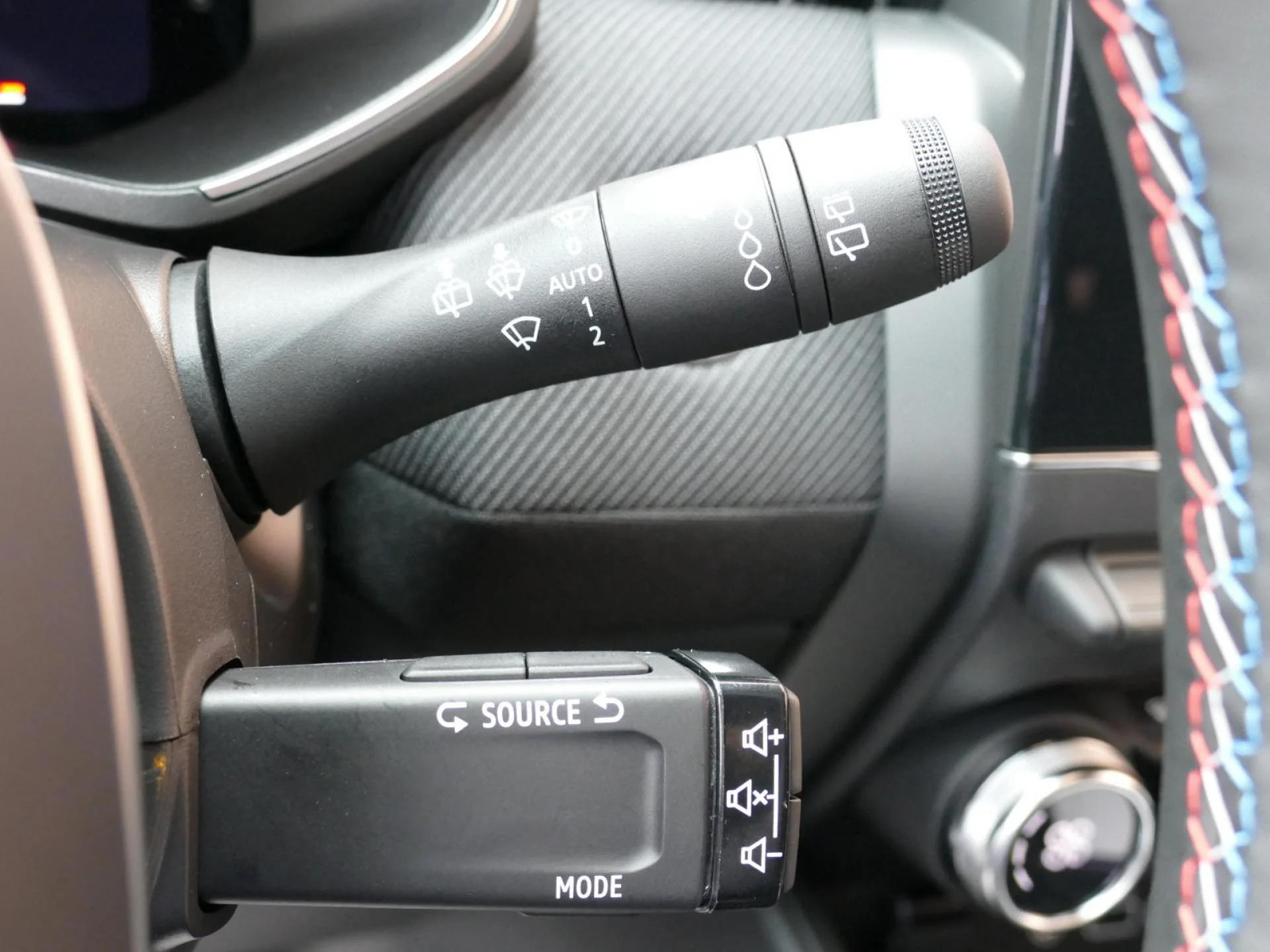RENAULT CLIO - Miniature 27 sur 35 - Cliquer pour voir cette photo