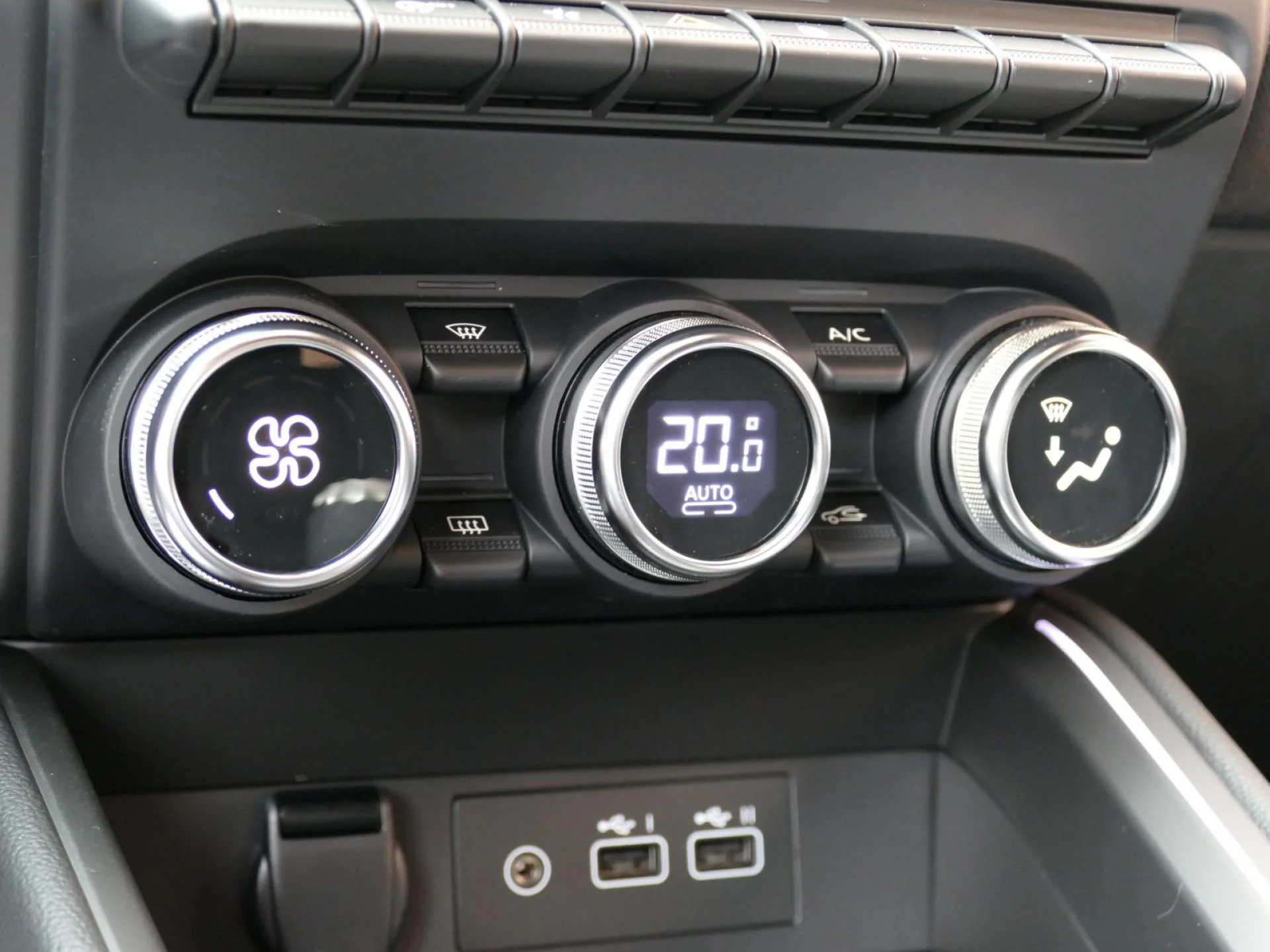 RENAULT CLIO - Miniature 17 sur 35 - Cliquer pour voir cette photo