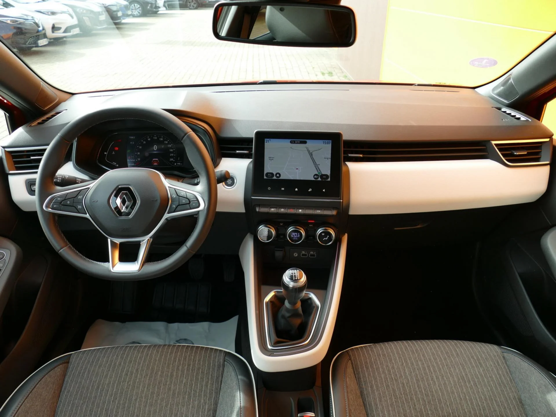 RENAULT CLIO - Miniature 5 sur 33 - Cliquer pour voir cette photo