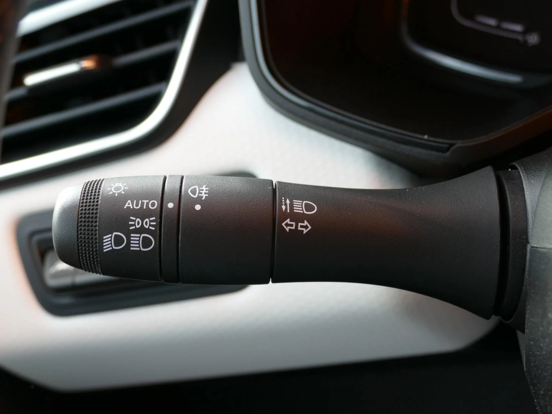 RENAULT CLIO - Miniature 26 sur 33 - Cliquer pour voir cette photo
