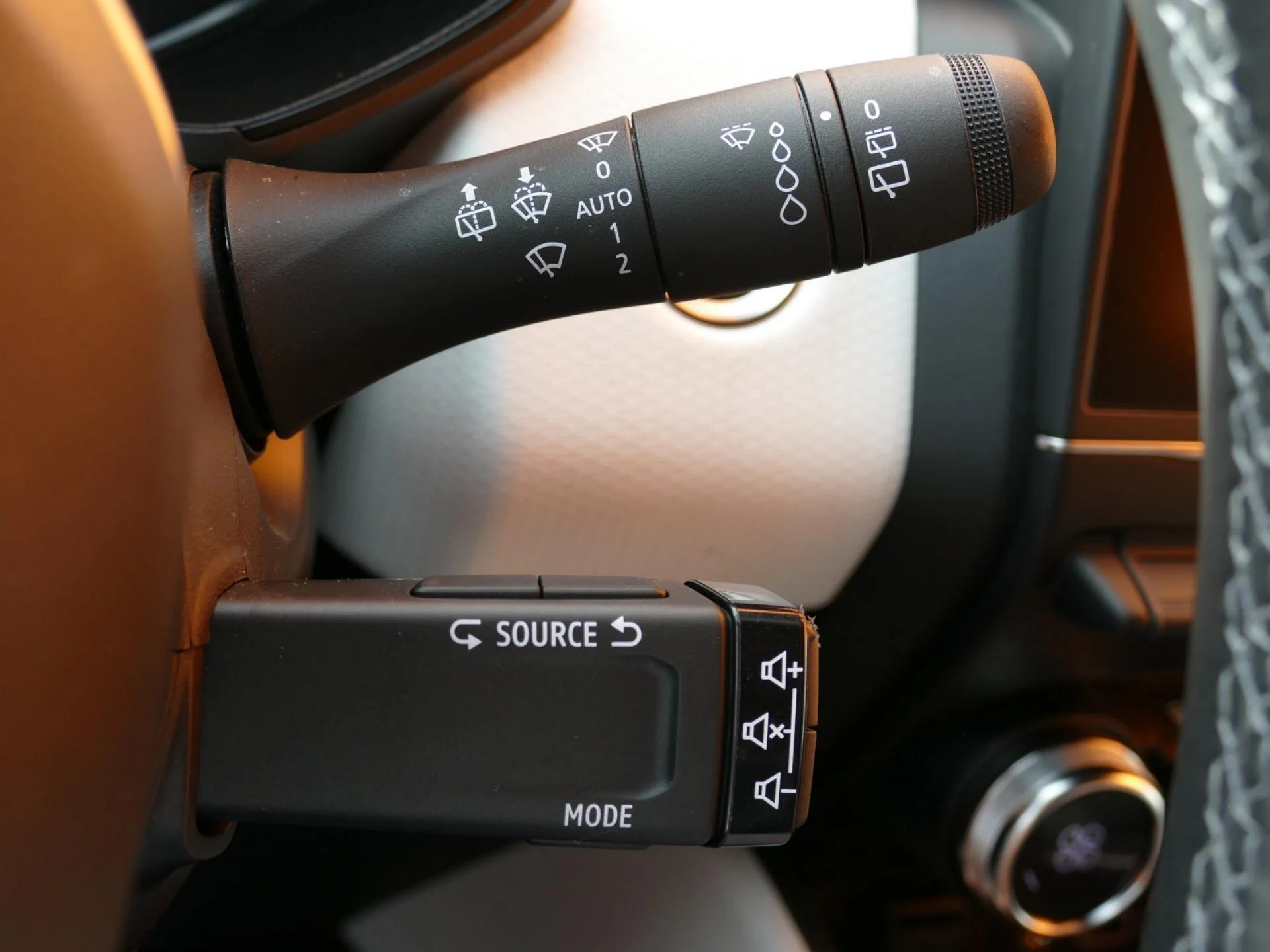 RENAULT CLIO - Miniature 27 sur 33 - Cliquer pour voir cette photo