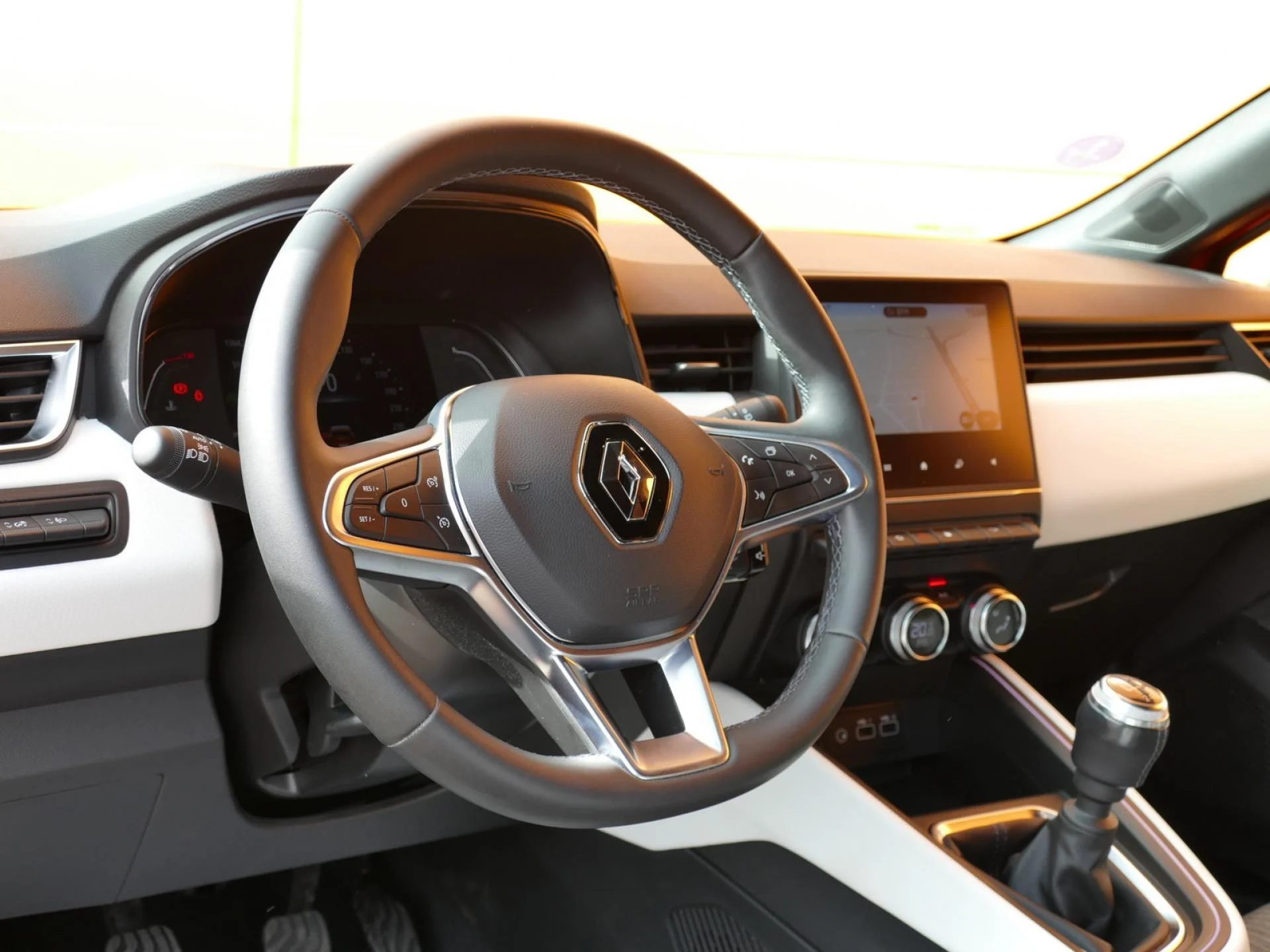 RENAULT CLIO - Miniature 15 sur 33 - Cliquer pour voir cette photo