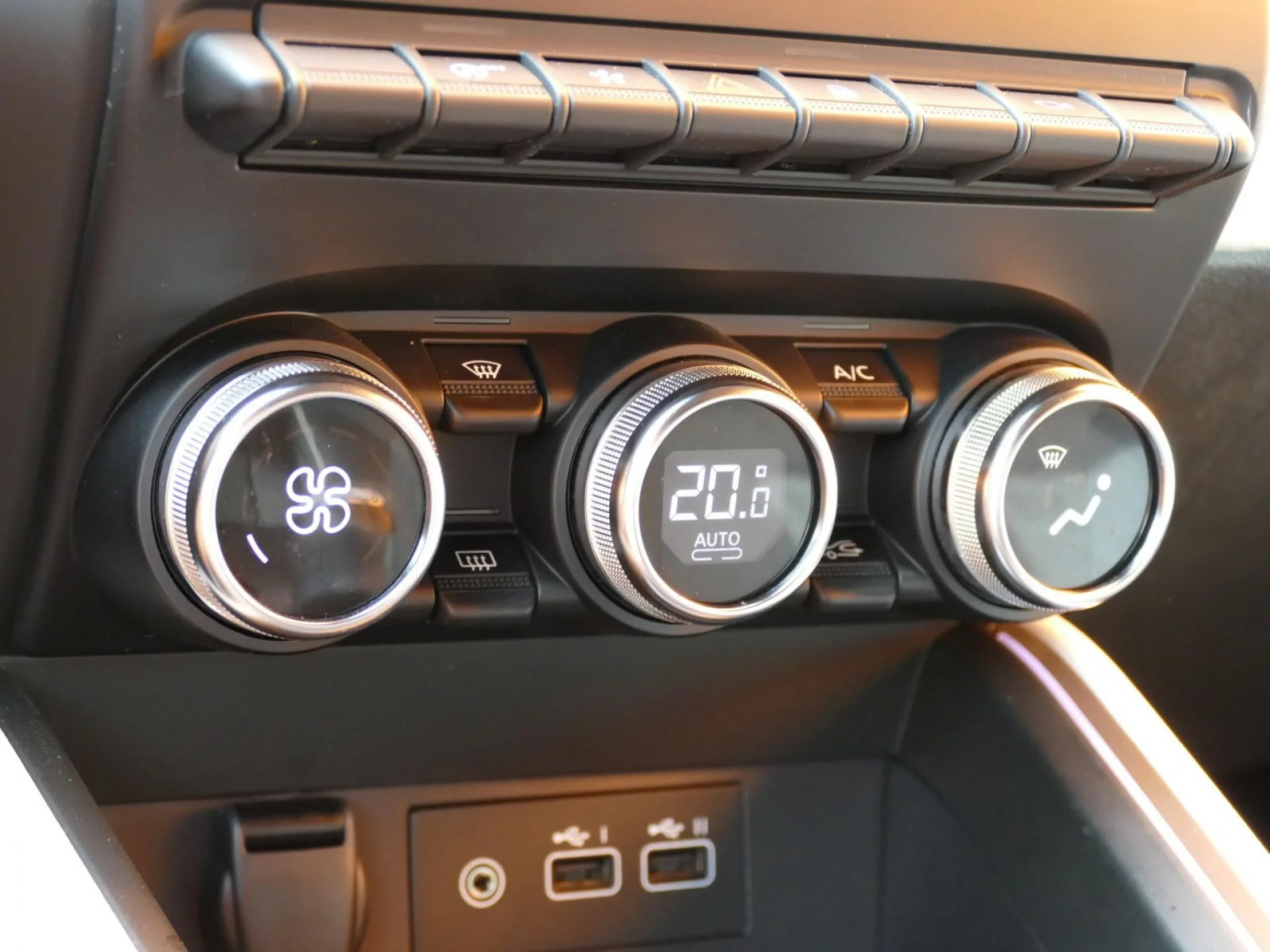 RENAULT CLIO - Miniature 14 sur 33 - Cliquer pour voir cette photo
