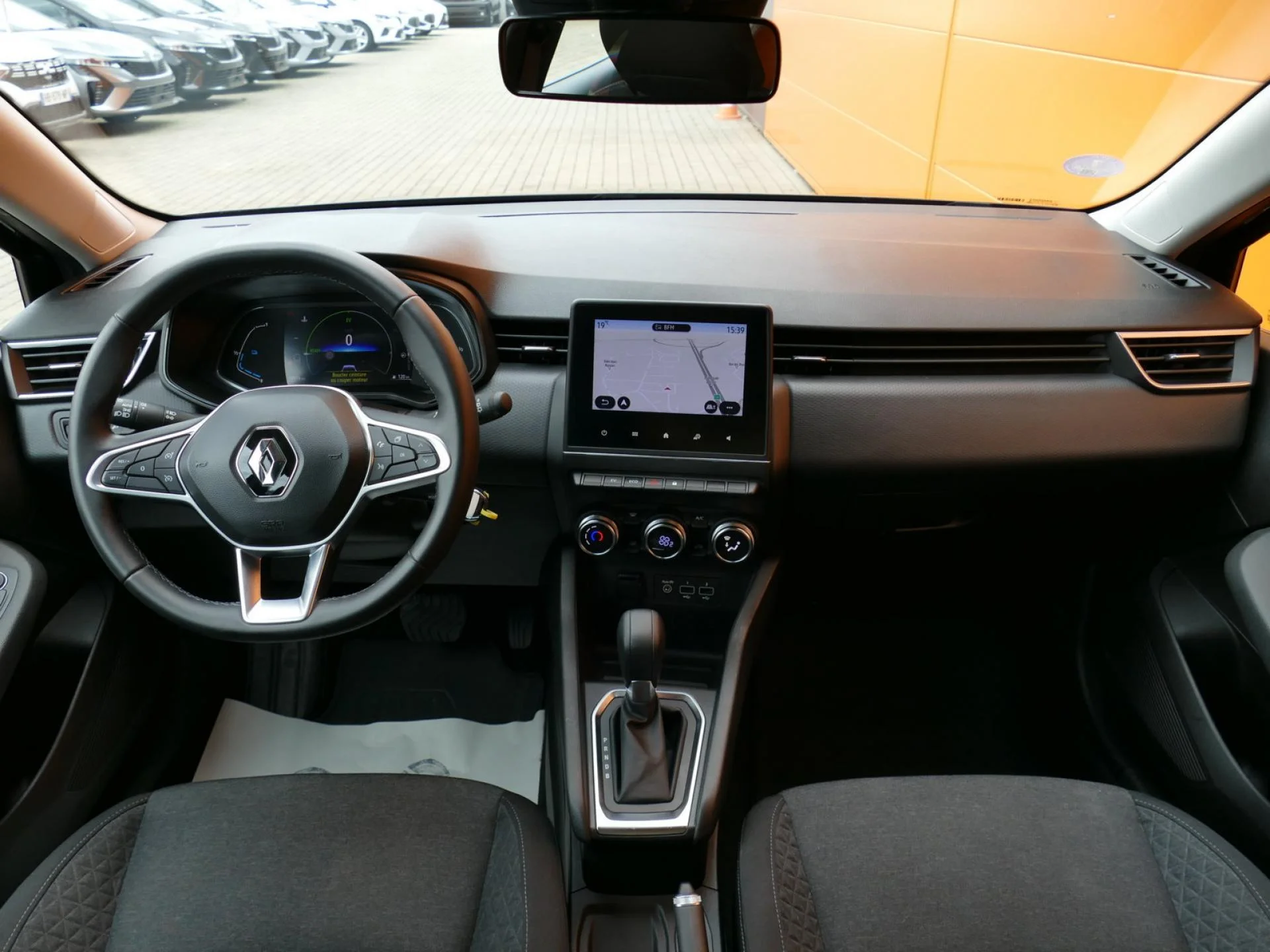 RENAULT CLIO - Miniature 3 sur 22 - Cliquer pour voir cette photo