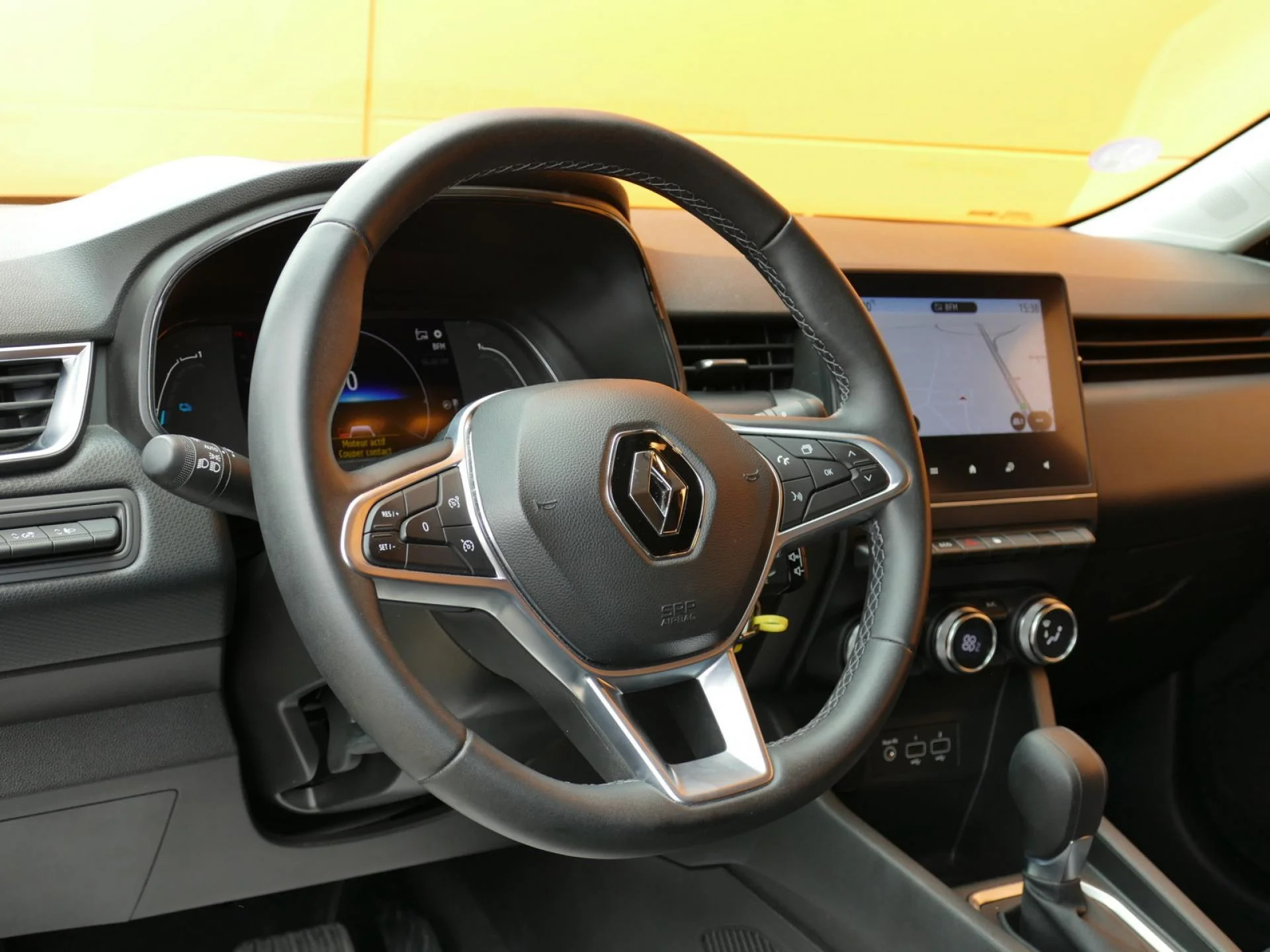 RENAULT CLIO - Miniature 13 sur 22 - Cliquer pour voir cette photo