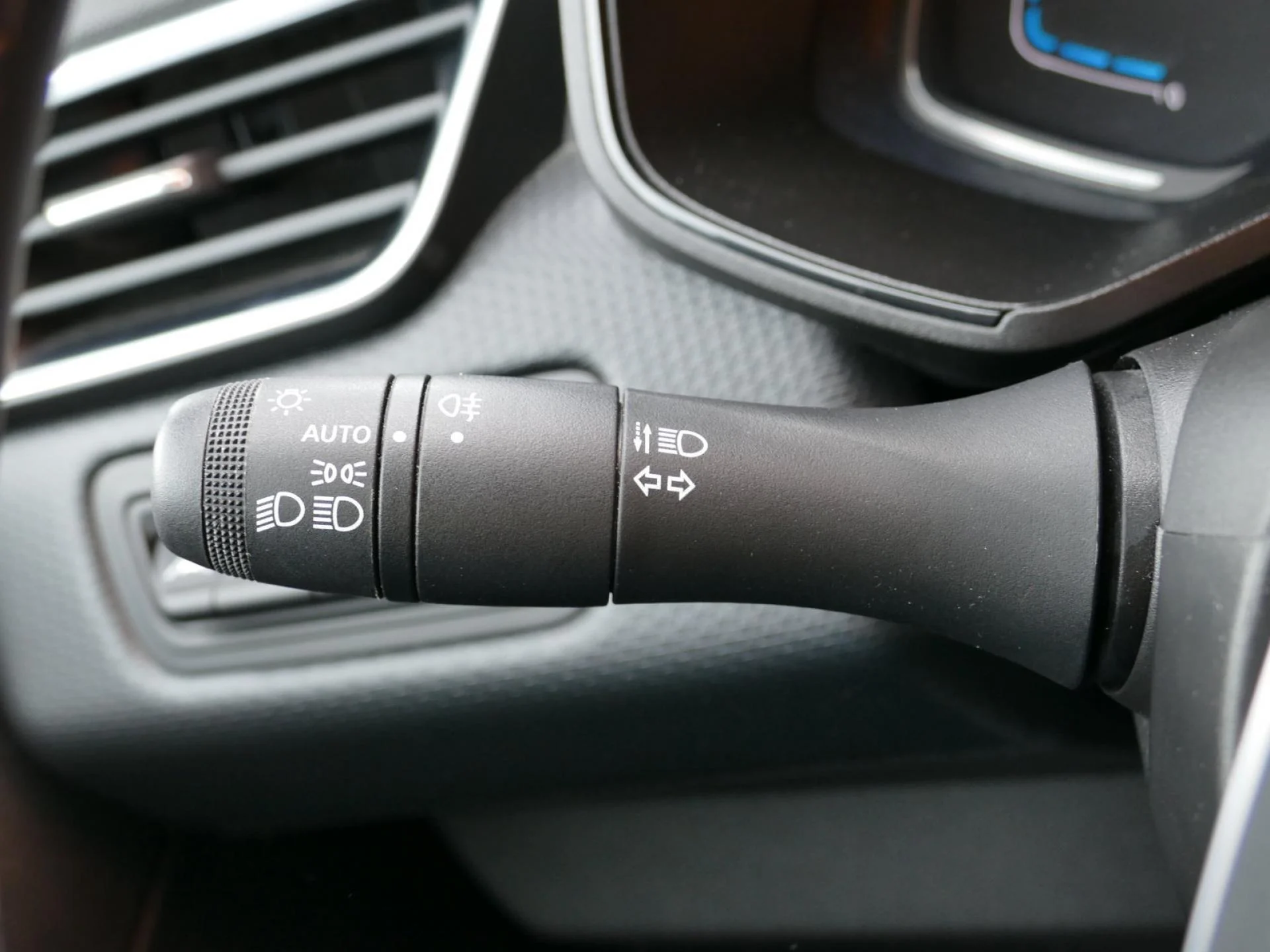 RENAULT CLIO - Miniature 21 sur 22 - Cliquer pour voir cette photo