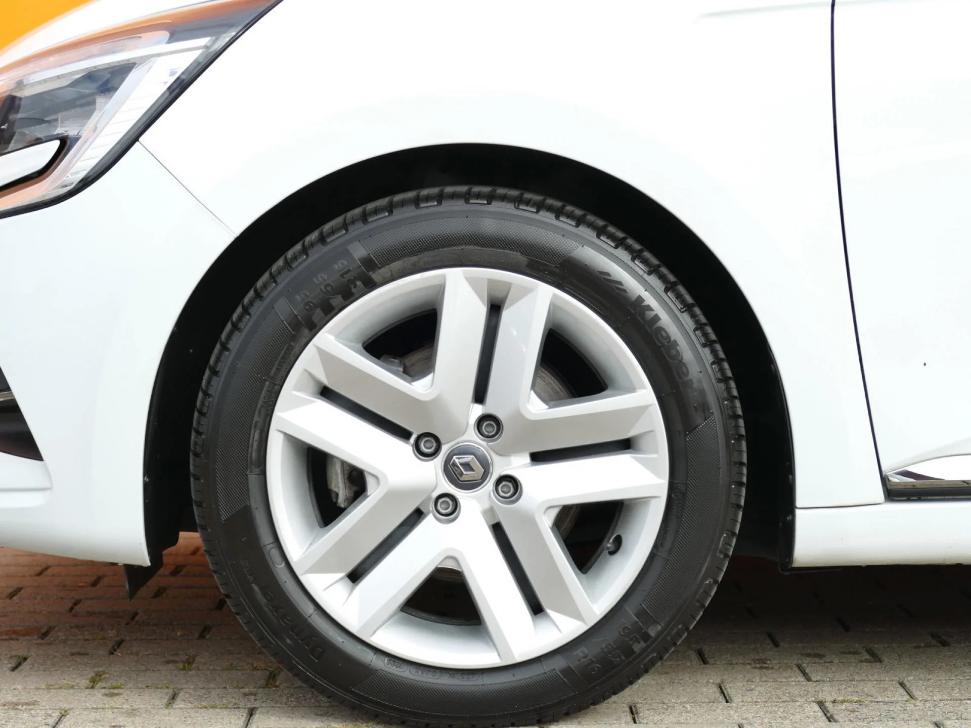 RENAULT CLIO - Miniature 29 sur 31 - Cliquer pour voir cette photo