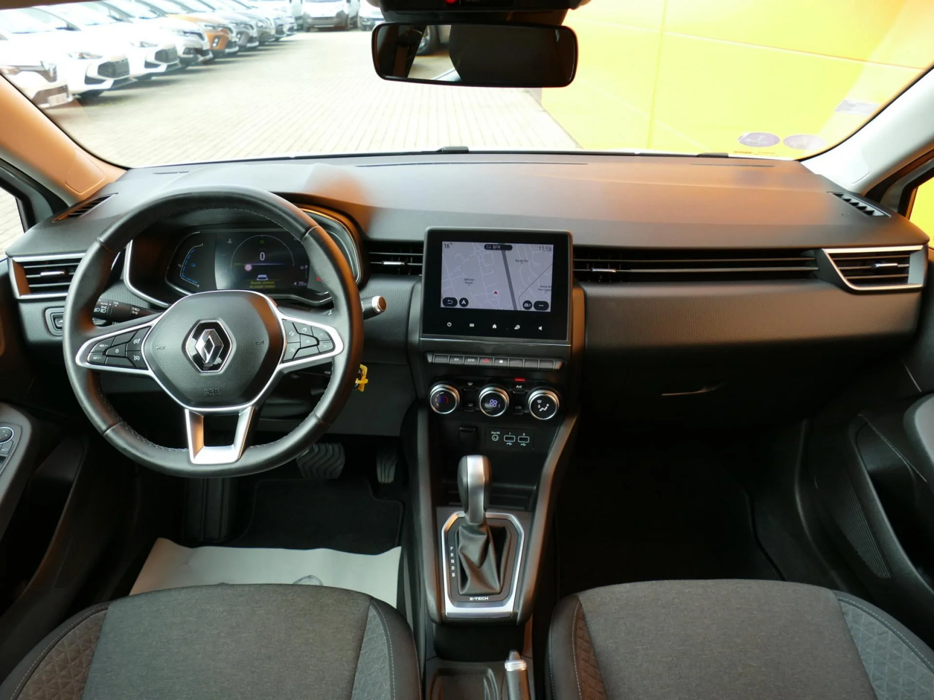 RENAULT CLIO - Miniature 5 sur 31 - Cliquer pour voir cette photo