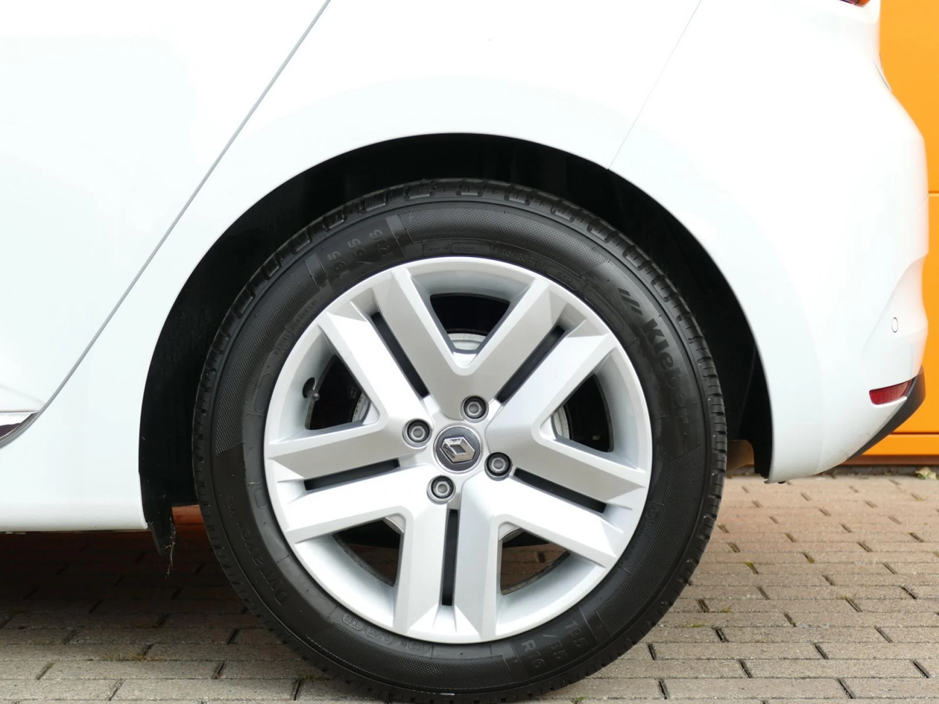 RENAULT CLIO - Miniature 30 sur 31 - Cliquer pour voir cette photo