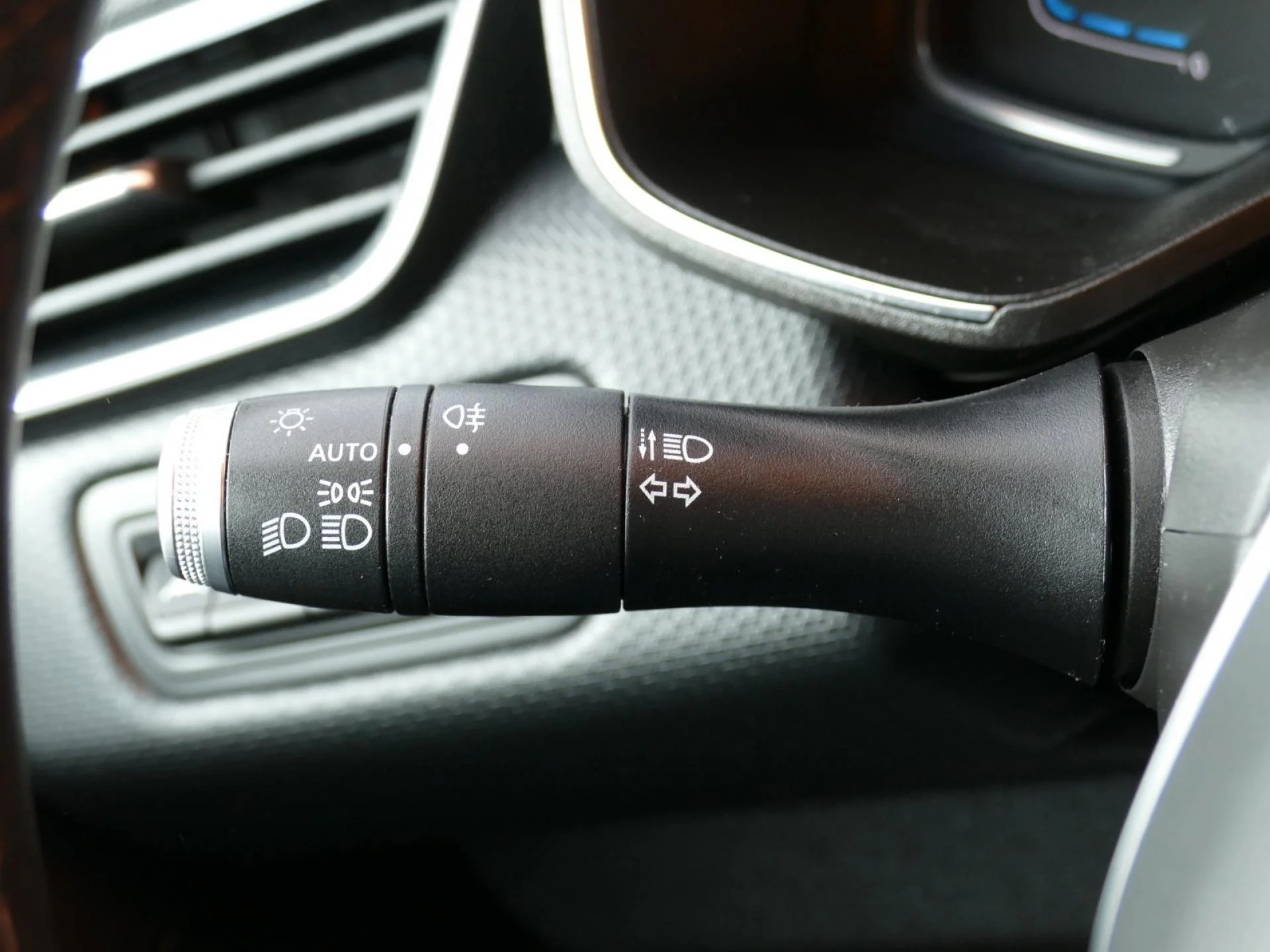 RENAULT CLIO - Miniature 22 sur 31 - Cliquer pour voir cette photo