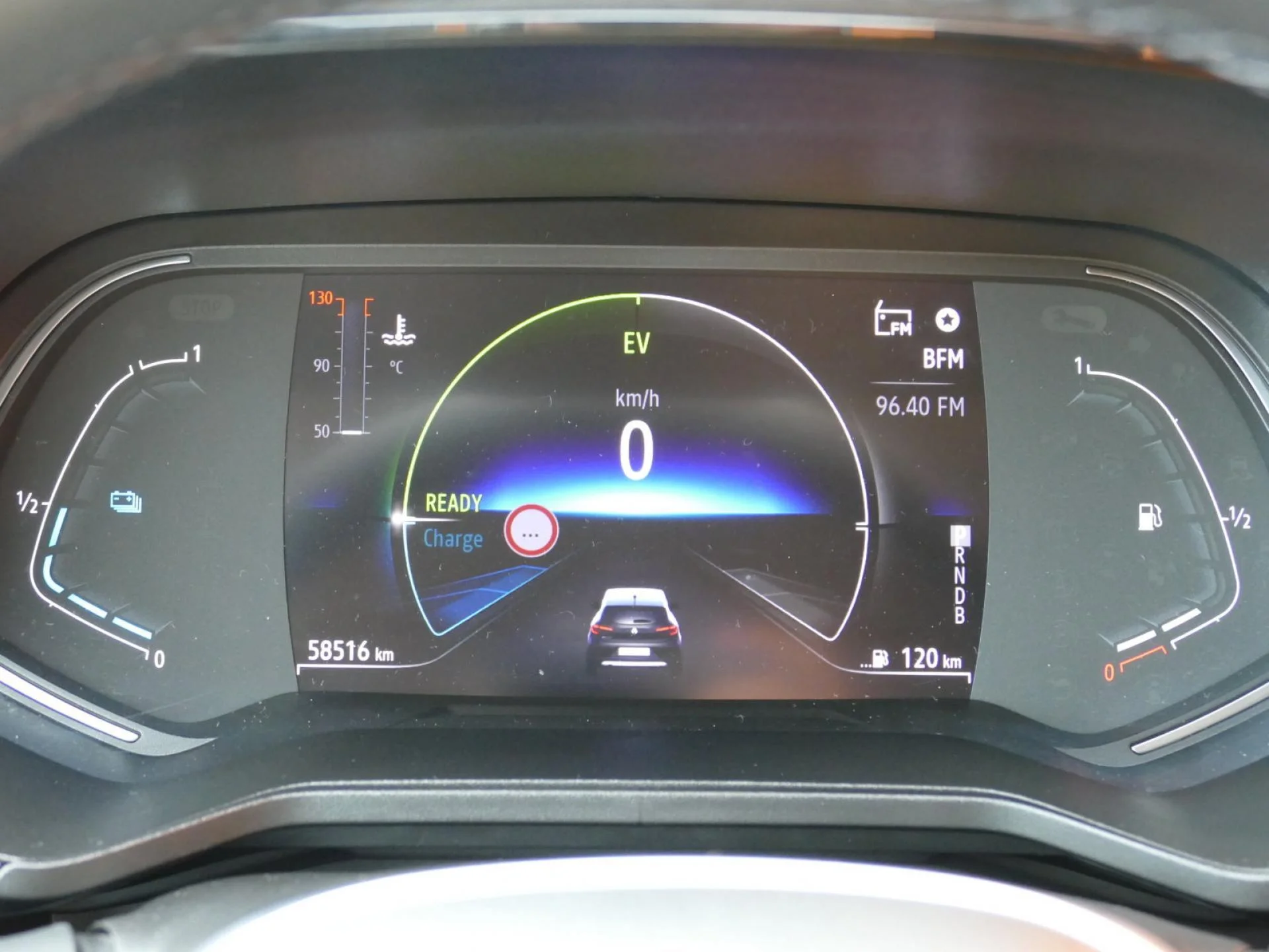 RENAULT CLIO - Miniature 16 sur 32 - Cliquer pour voir cette photo