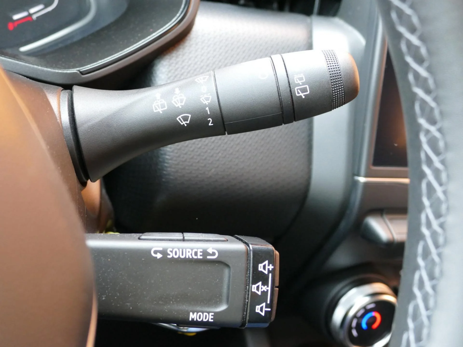 RENAULT CLIO - Miniature 25 sur 32 - Cliquer pour voir cette photo