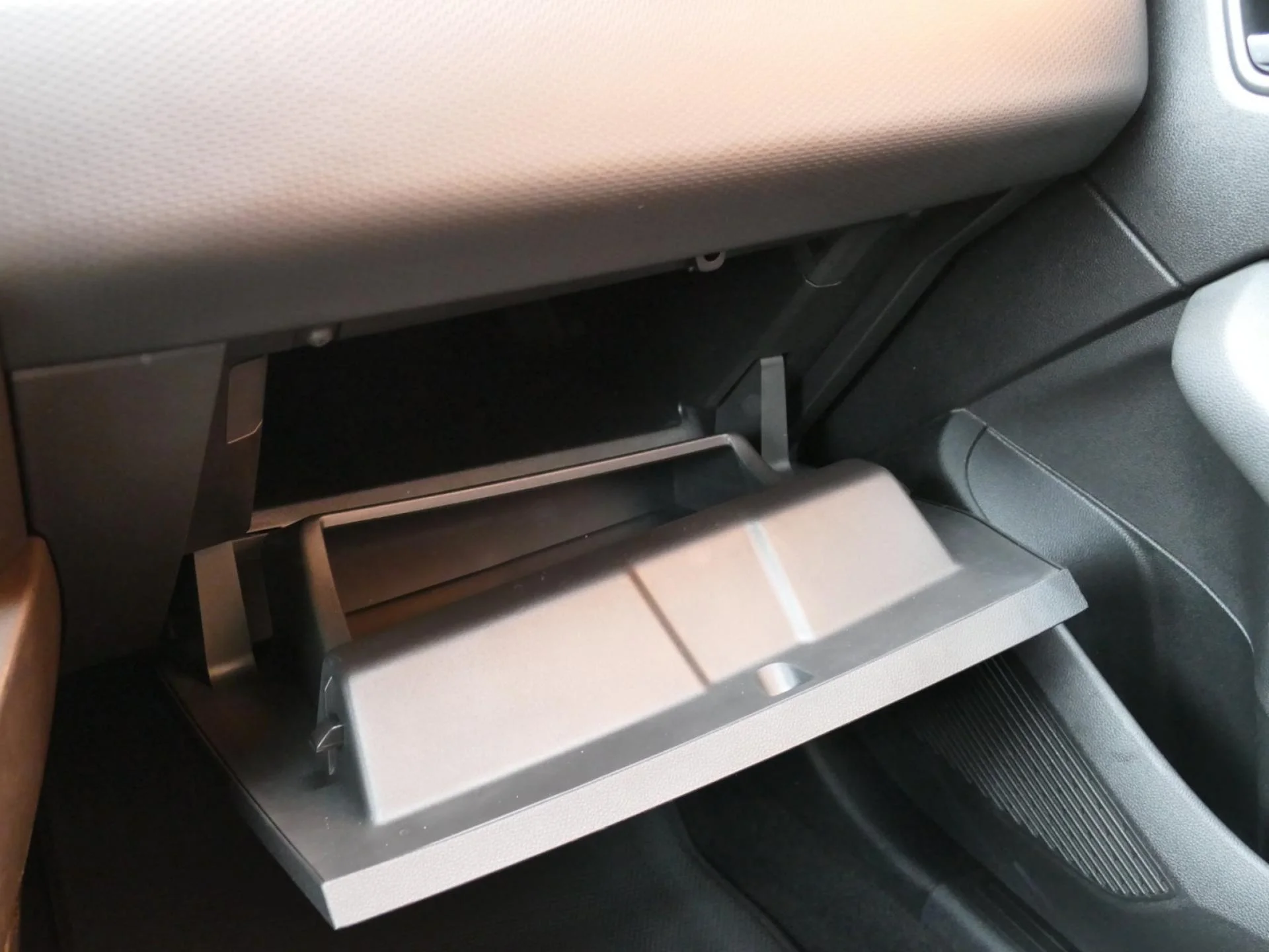 RENAULT CLIO - Miniature 22 sur 32 - Cliquer pour voir cette photo