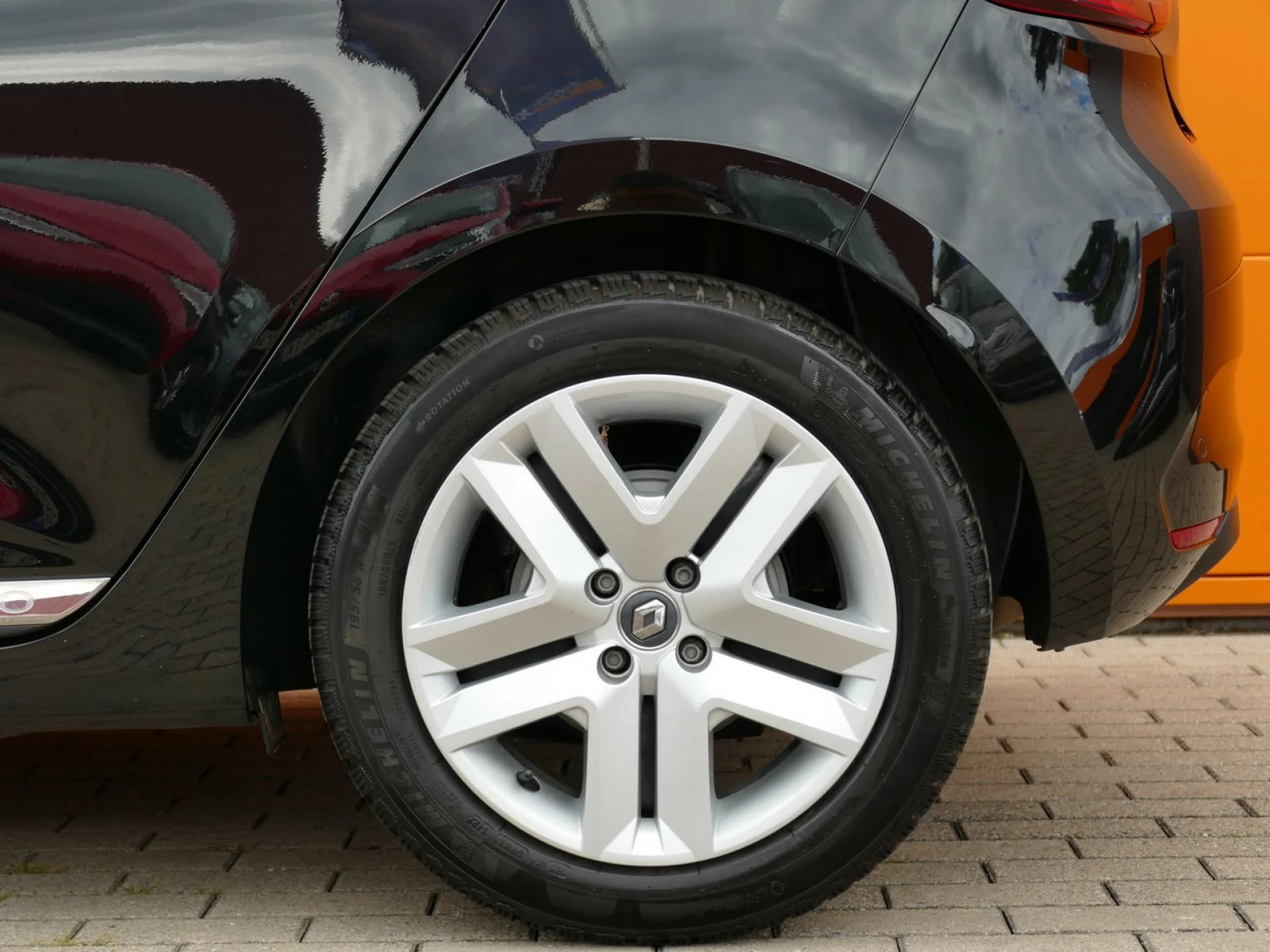 RENAULT CLIO - Miniature 31 sur 32 - Cliquer pour voir cette photo