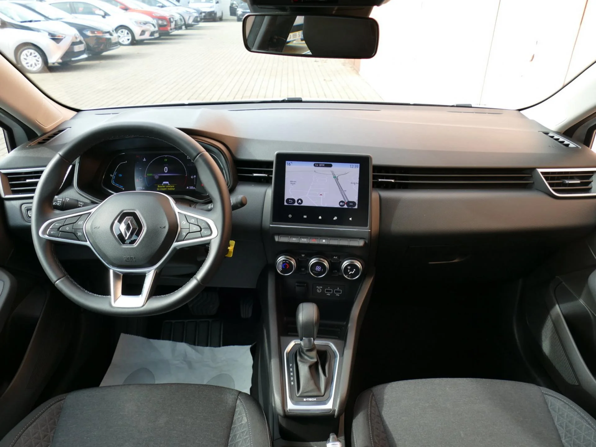 RENAULT CLIO - Miniature 5 sur 31 - Cliquer pour voir cette photo