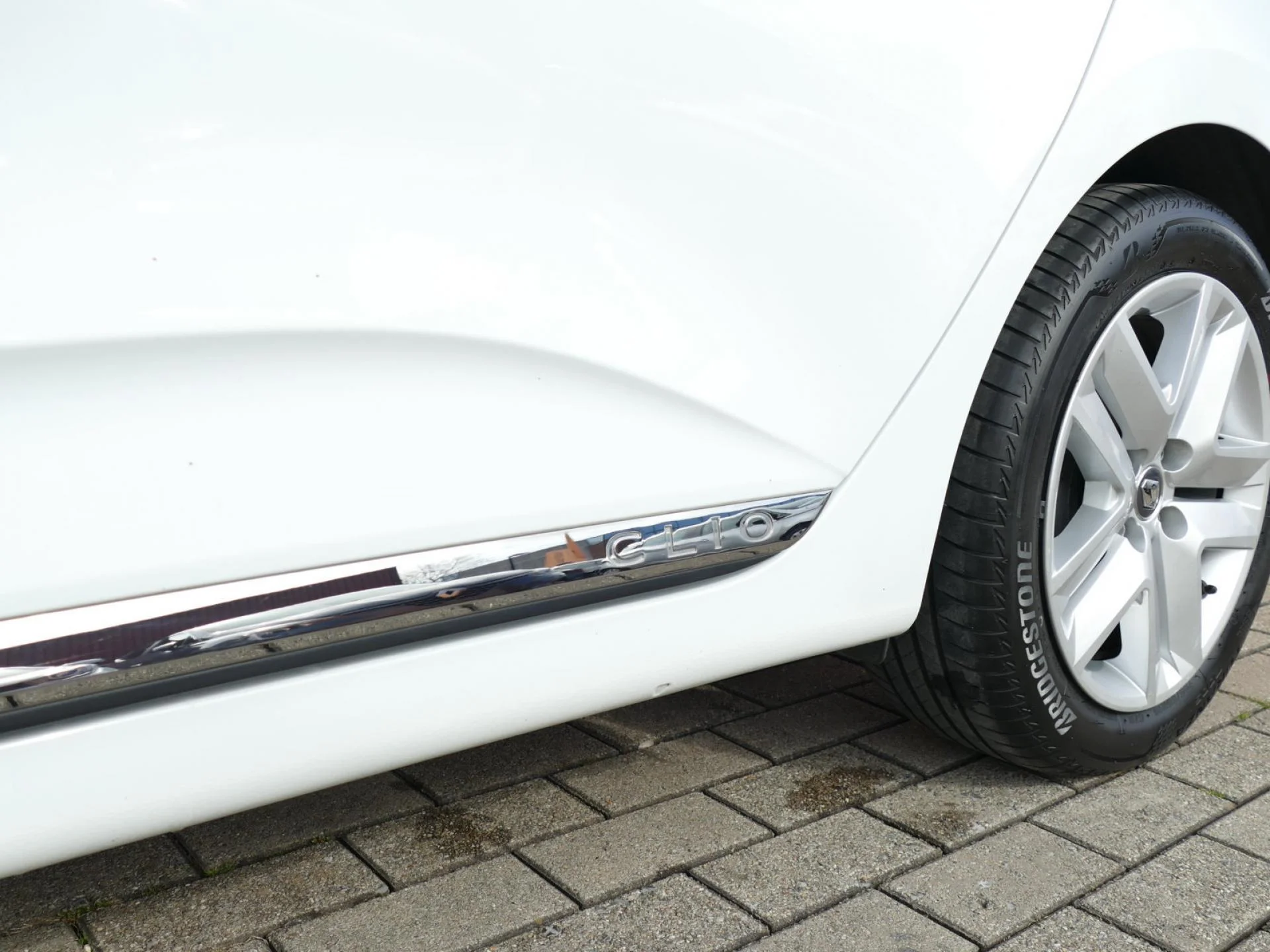 RENAULT CLIO - Miniature 24 sur 31 - Cliquer pour voir cette photo