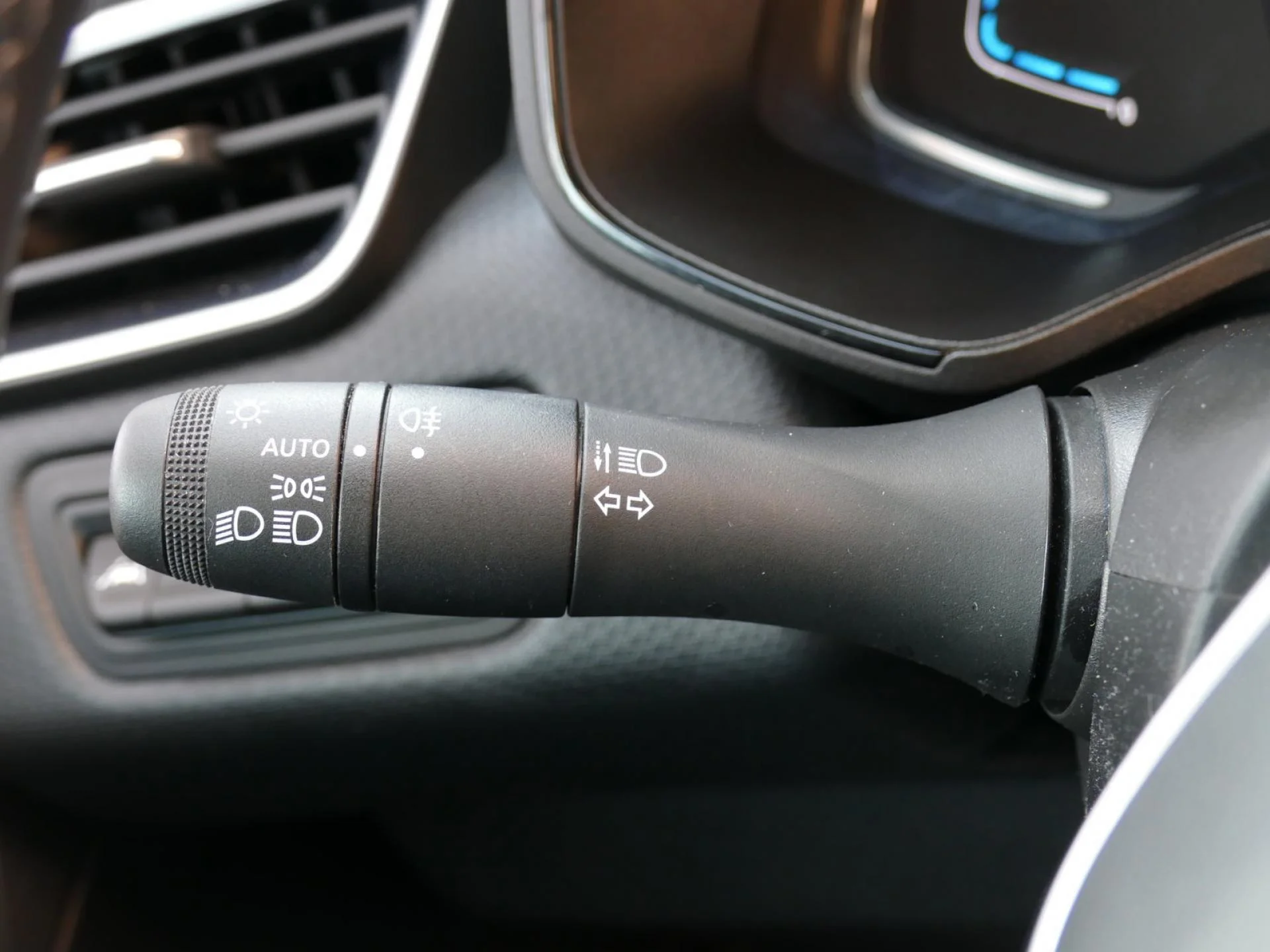 RENAULT CLIO - Miniature 22 sur 31 - Cliquer pour voir cette photo