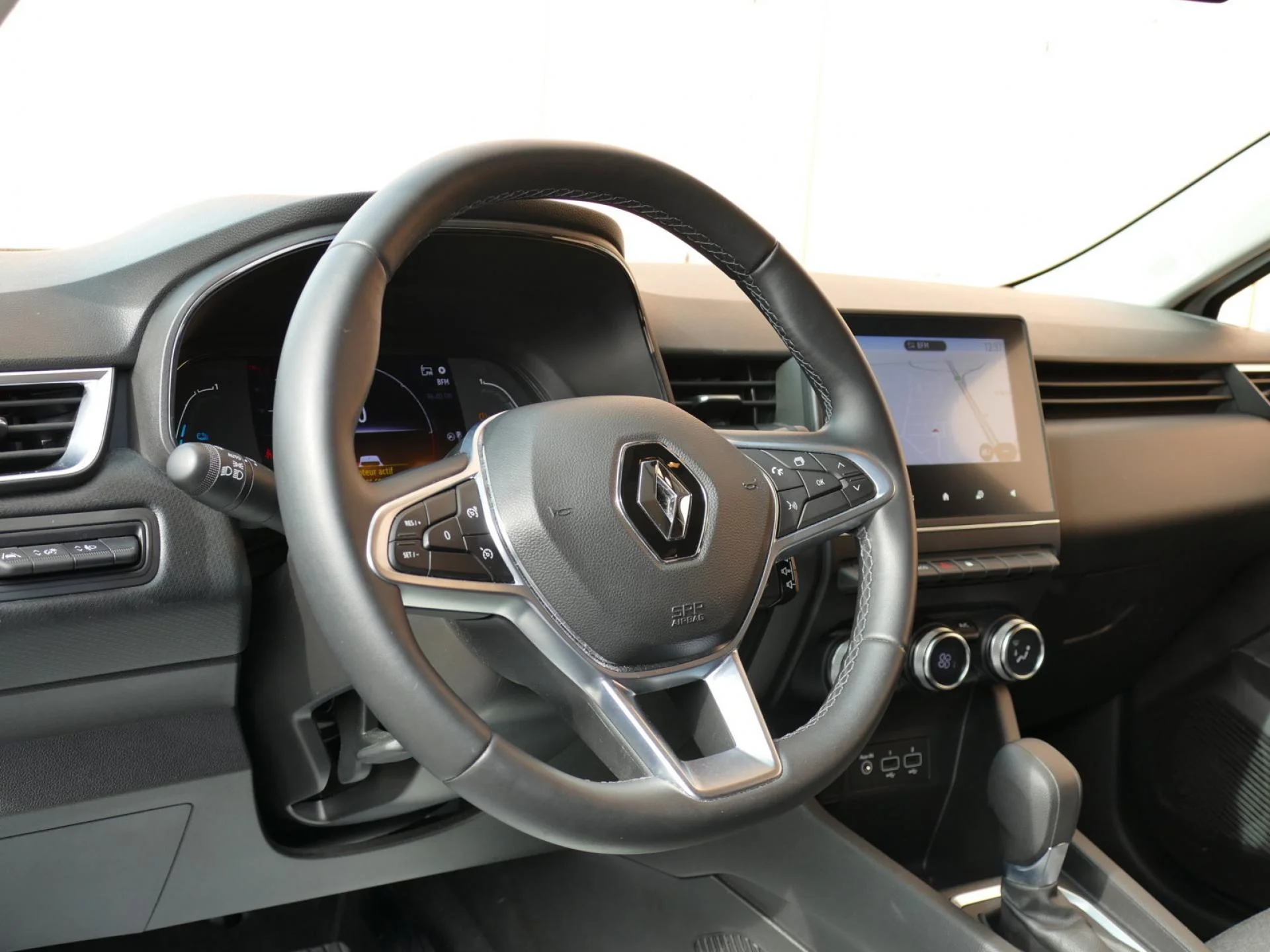 RENAULT CLIO - Miniature 15 sur 31 - Cliquer pour voir cette photo