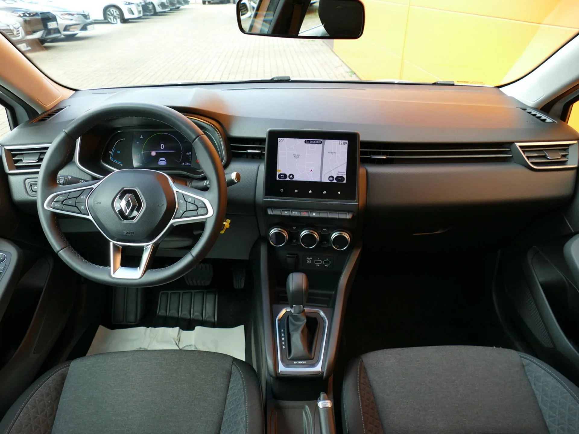 RENAULT CLIO - Miniature 5 sur 31 - Cliquer pour voir cette photo