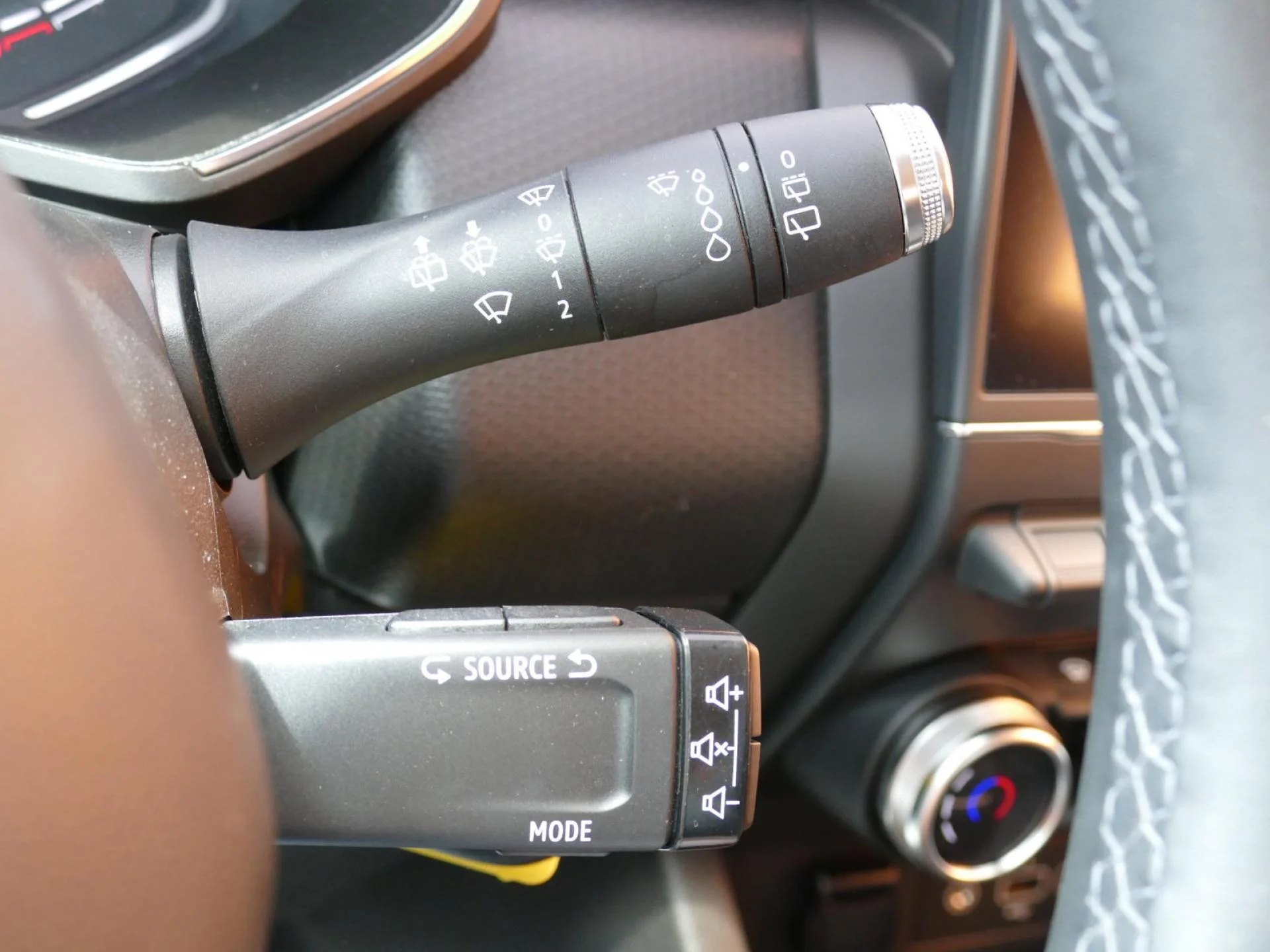 RENAULT CLIO - Miniature 23 sur 31 - Cliquer pour voir cette photo