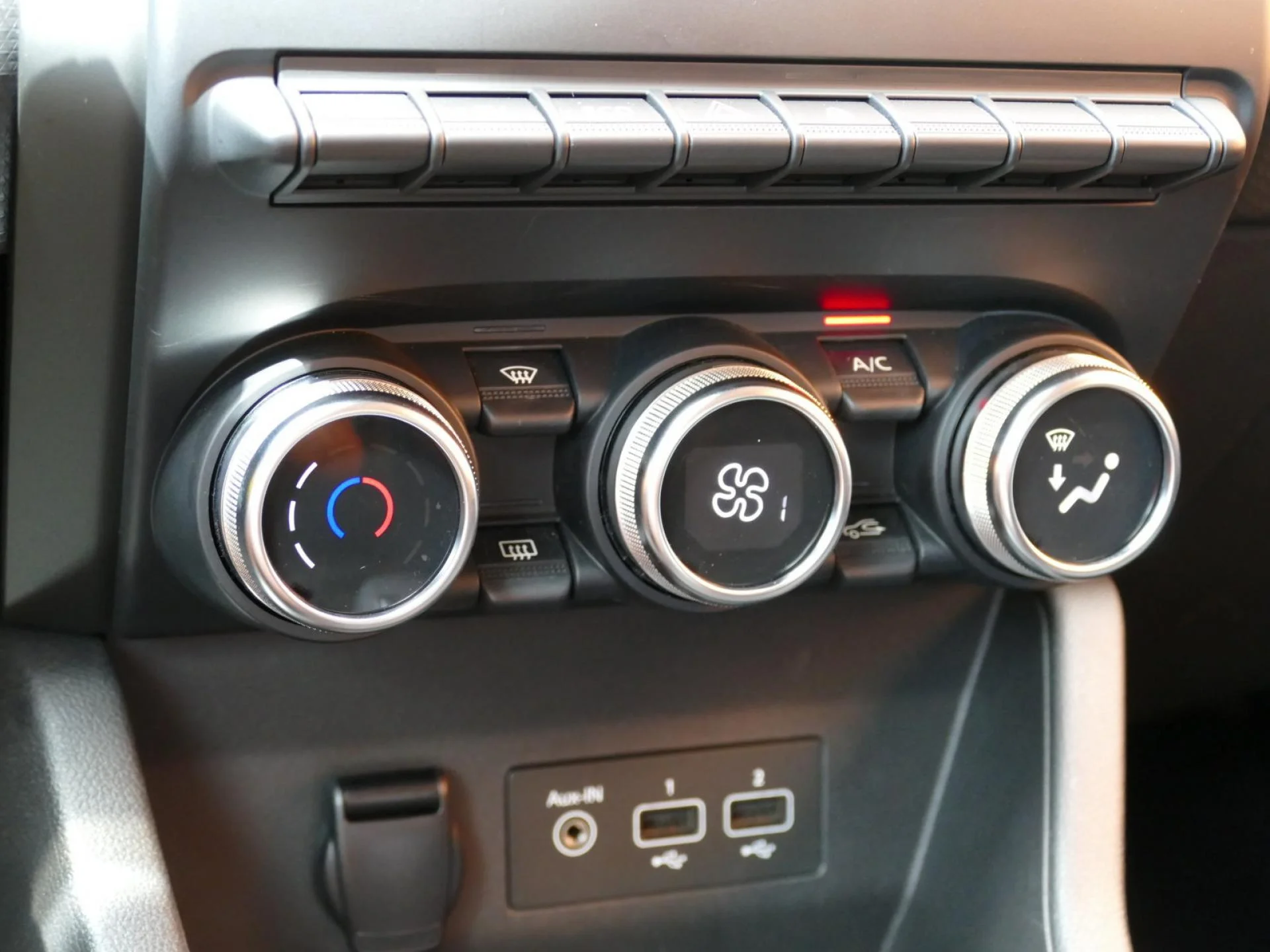 RENAULT CLIO - Miniature 14 sur 31 - Cliquer pour voir cette photo