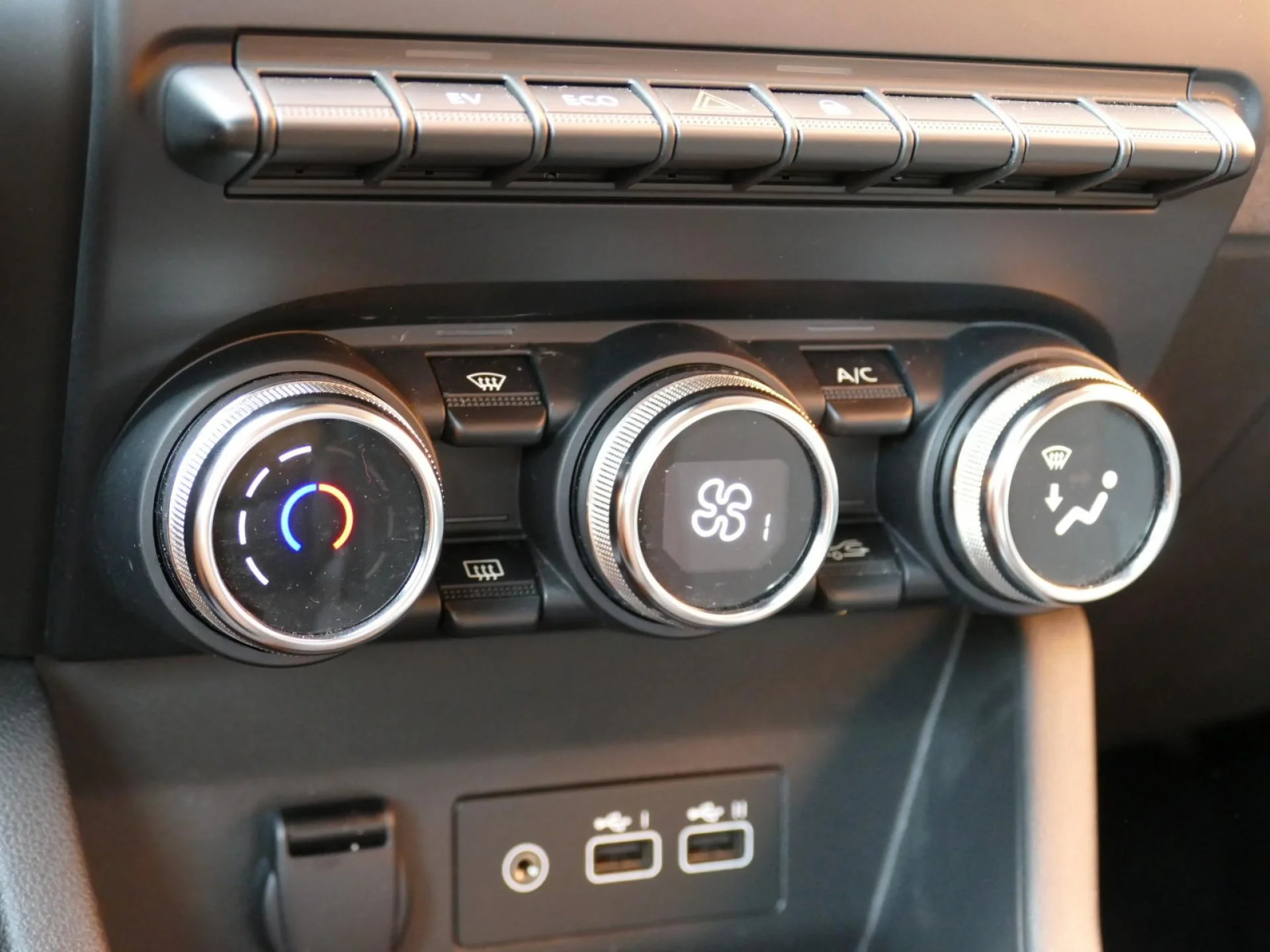 RENAULT CLIO - Miniature 14 sur 31 - Cliquer pour voir cette photo