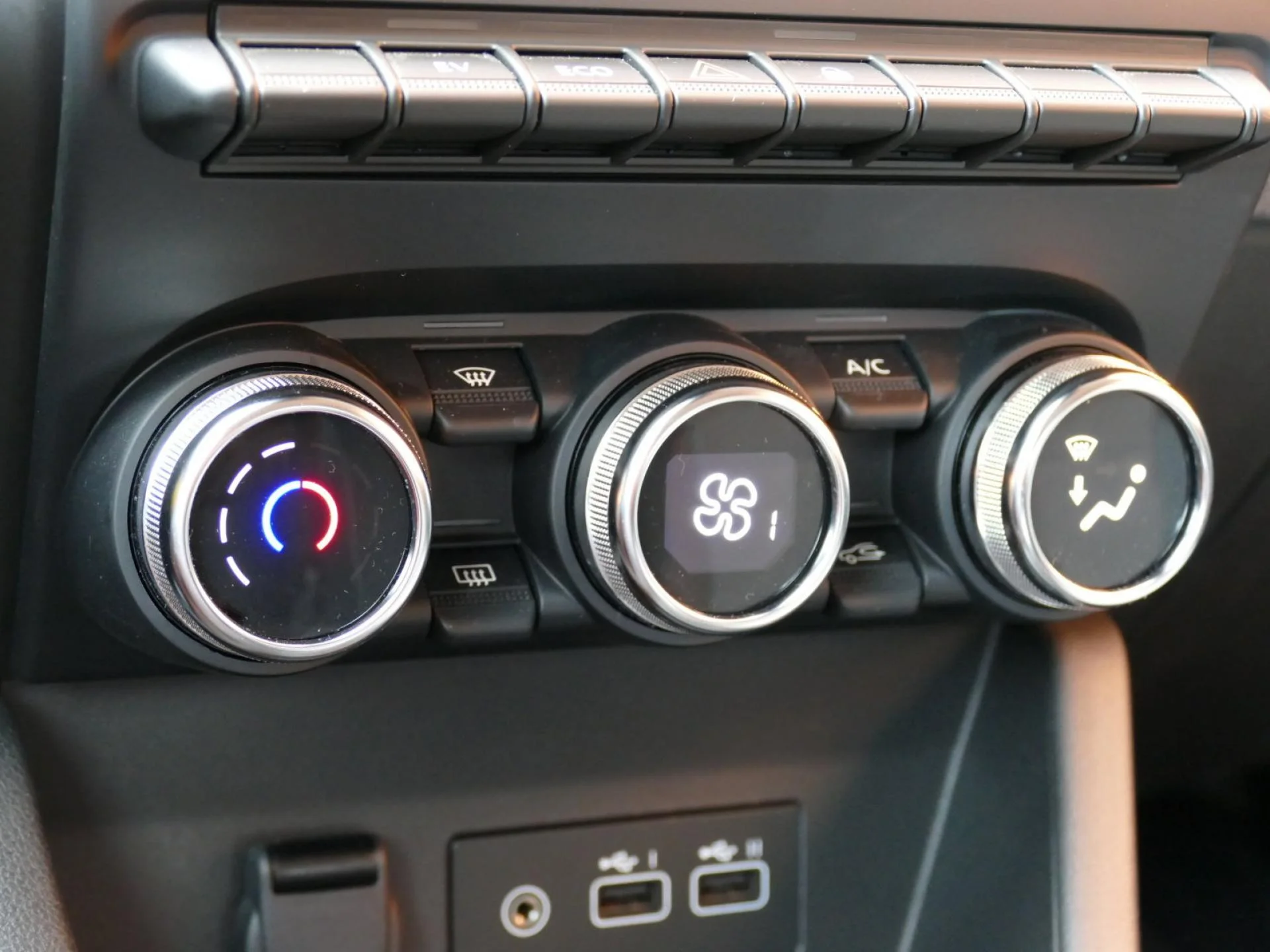 RENAULT CLIO - Miniature 14 sur 31 - Cliquer pour voir cette photo