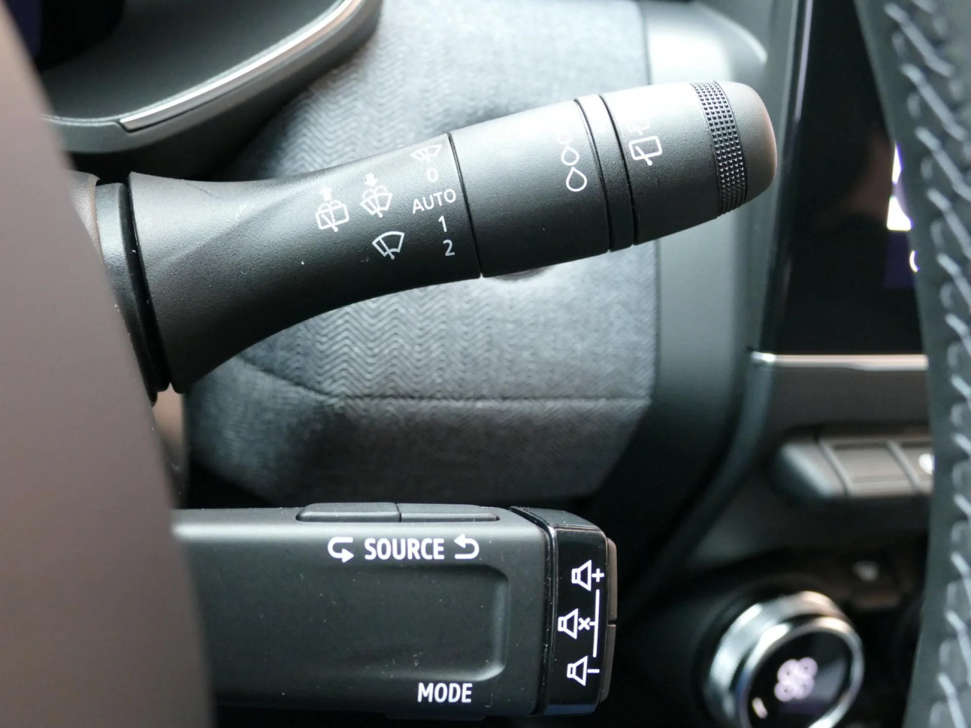 RENAULT CLIO - Miniature 22 sur 31 - Cliquer pour voir cette photo