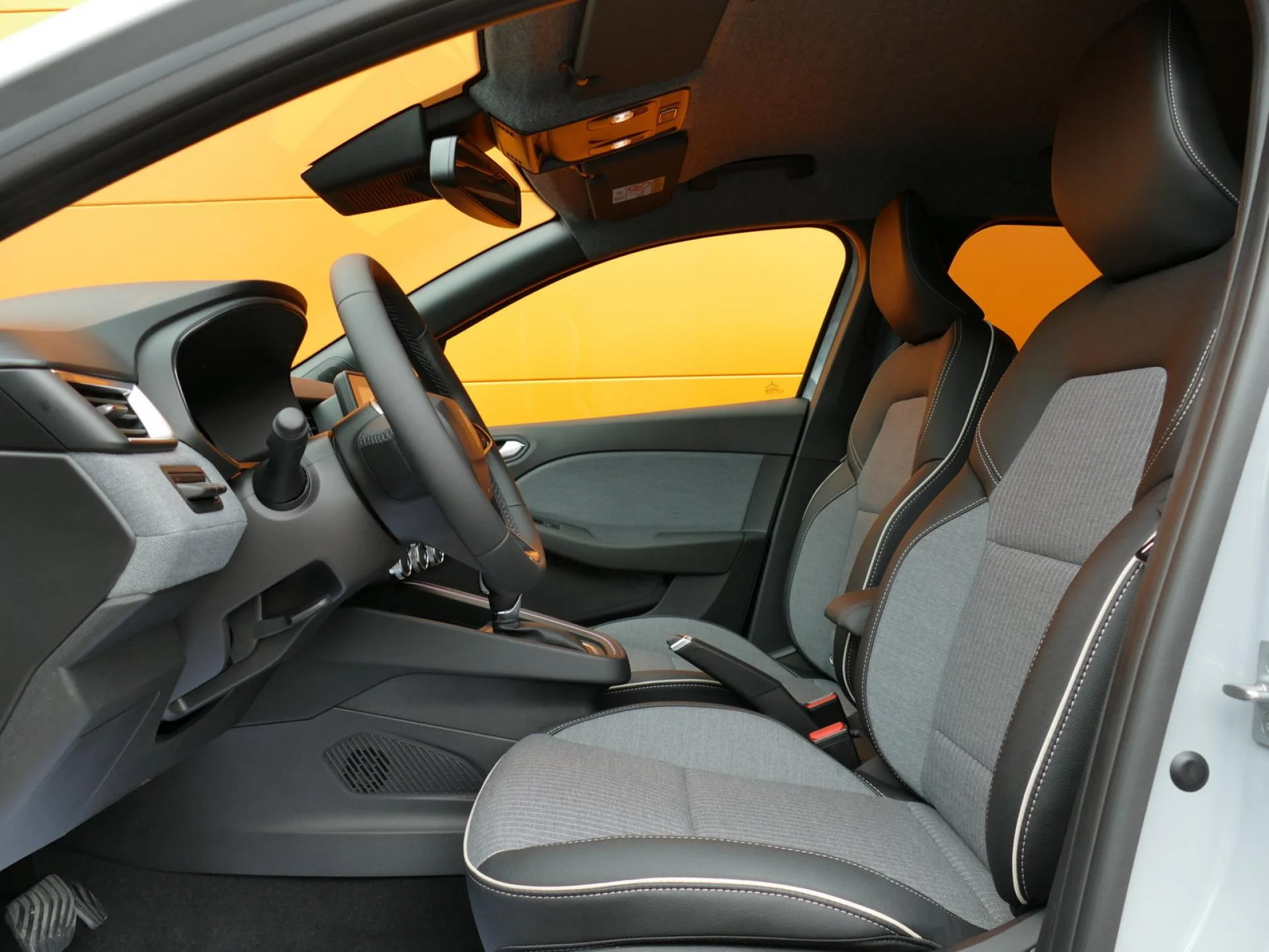 RENAULT CLIO - Miniature 6 sur 34 - Cliquer pour voir cette photo