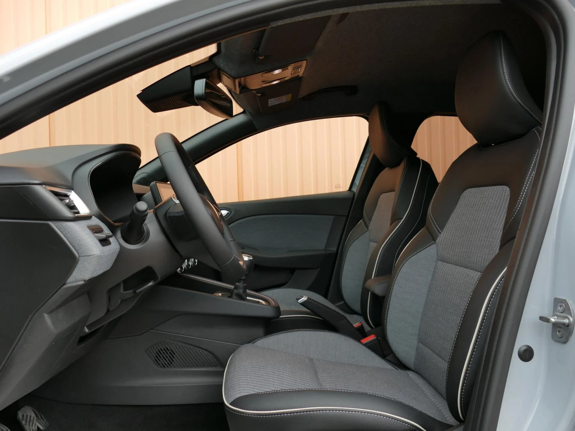 RENAULT CLIO - Miniature 6 sur 31 - Cliquer pour voir cette photo