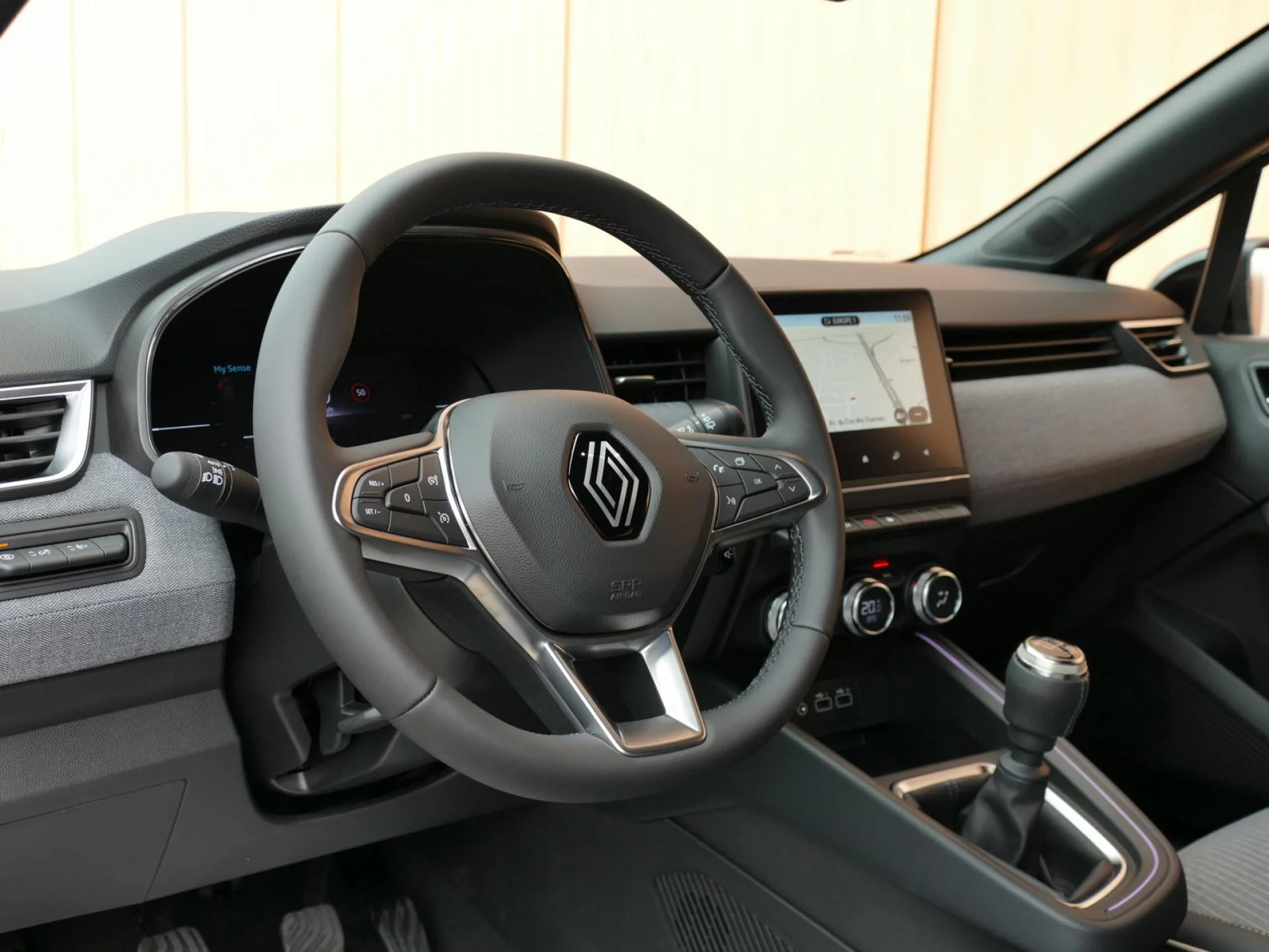 RENAULT CLIO - Miniature 16 sur 31 - Cliquer pour voir cette photo