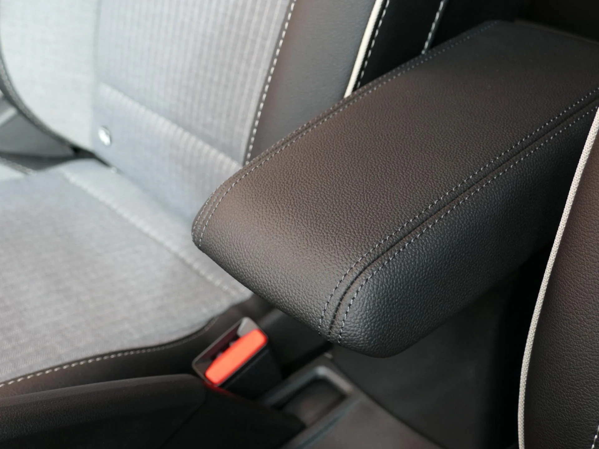 RENAULT CLIO - Miniature 20 sur 29 - Cliquer pour voir cette photo