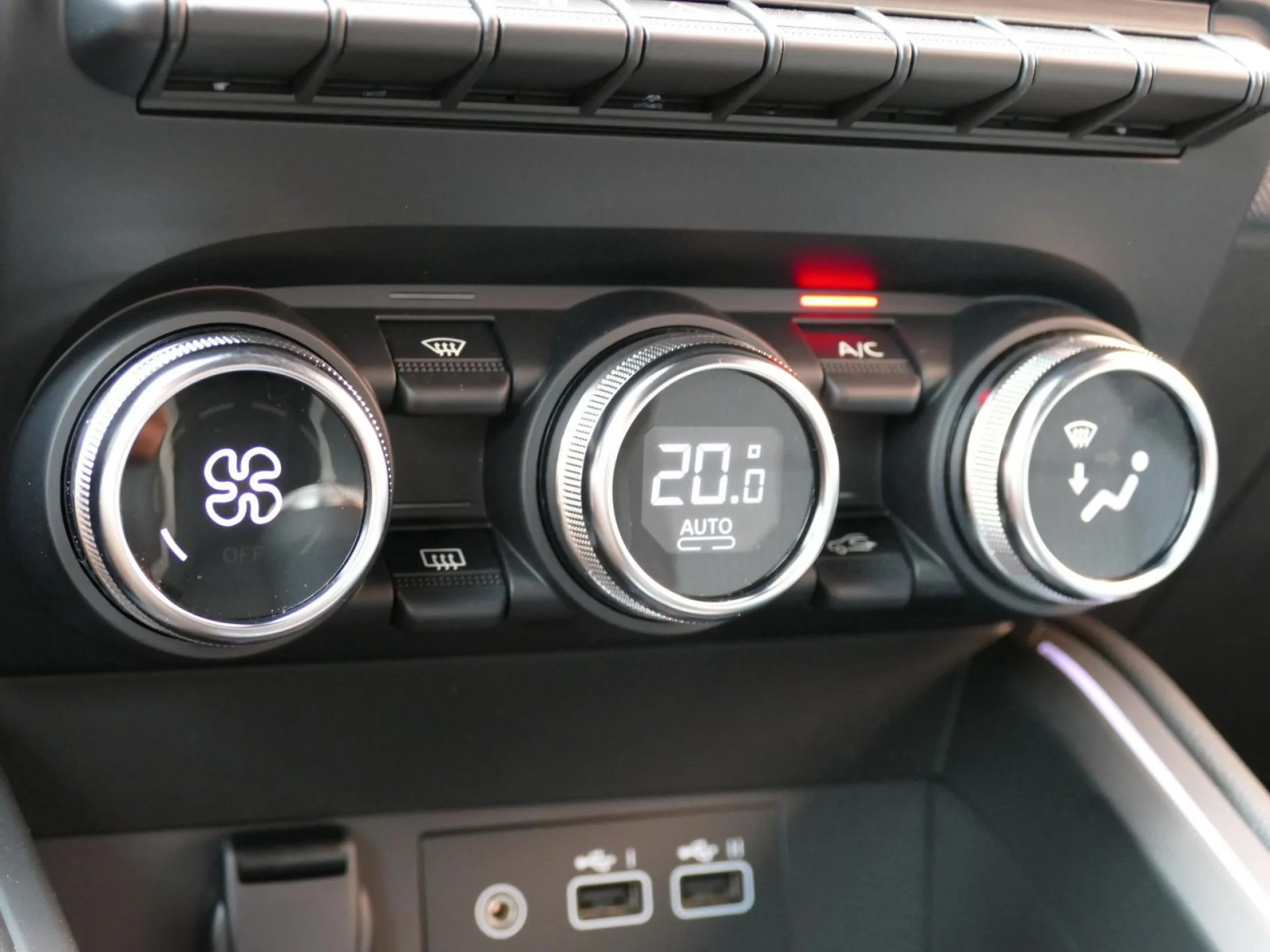 RENAULT CLIO - Miniature 14 sur 29 - Cliquer pour voir cette photo