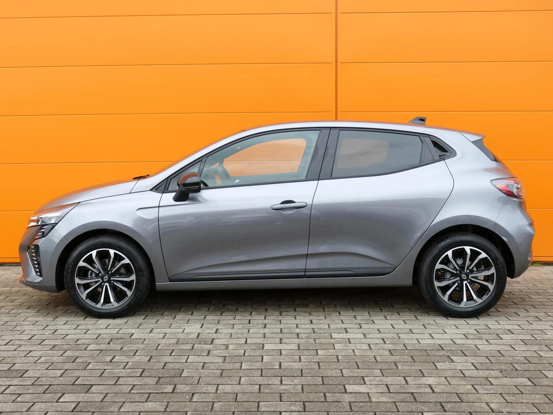 RENAULT CLIO - Miniature 3 sur 32 - Cliquer pour voir cette photo