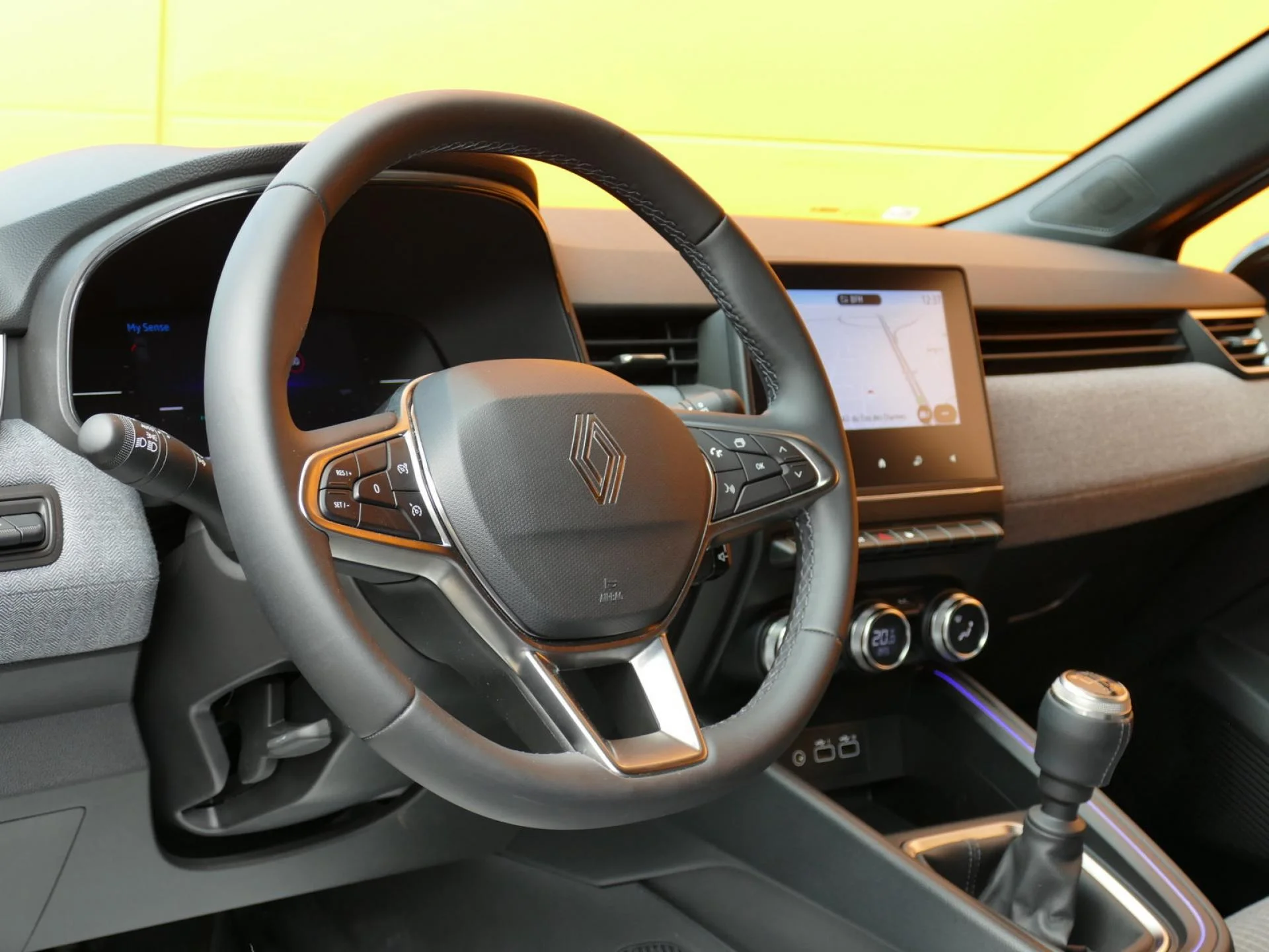 RENAULT CLIO - Miniature 16 sur 32 - Cliquer pour voir cette photo