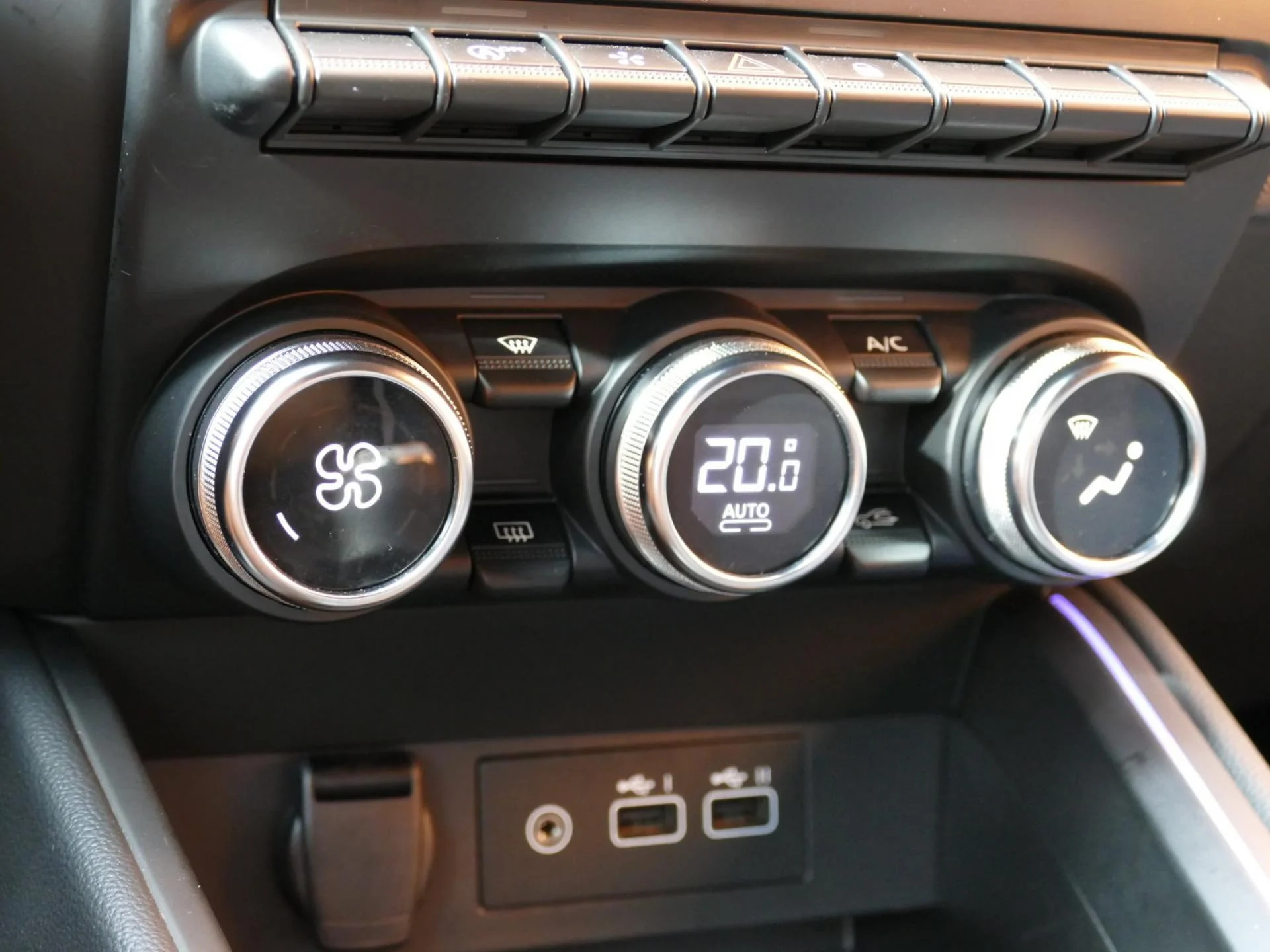 RENAULT CLIO - Miniature 15 sur 32 - Cliquer pour voir cette photo
