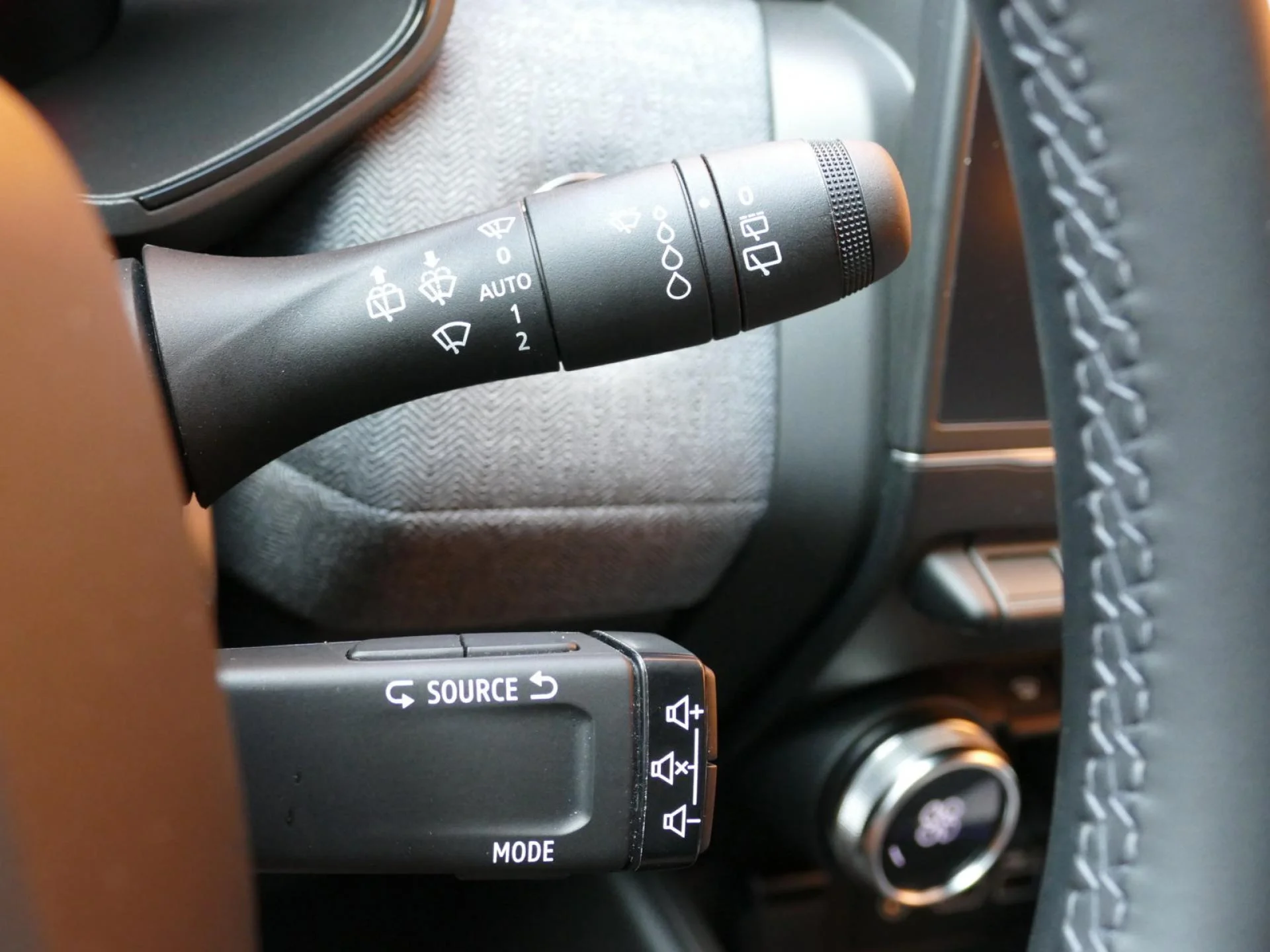 RENAULT CLIO - Miniature 27 sur 32 - Cliquer pour voir cette photo