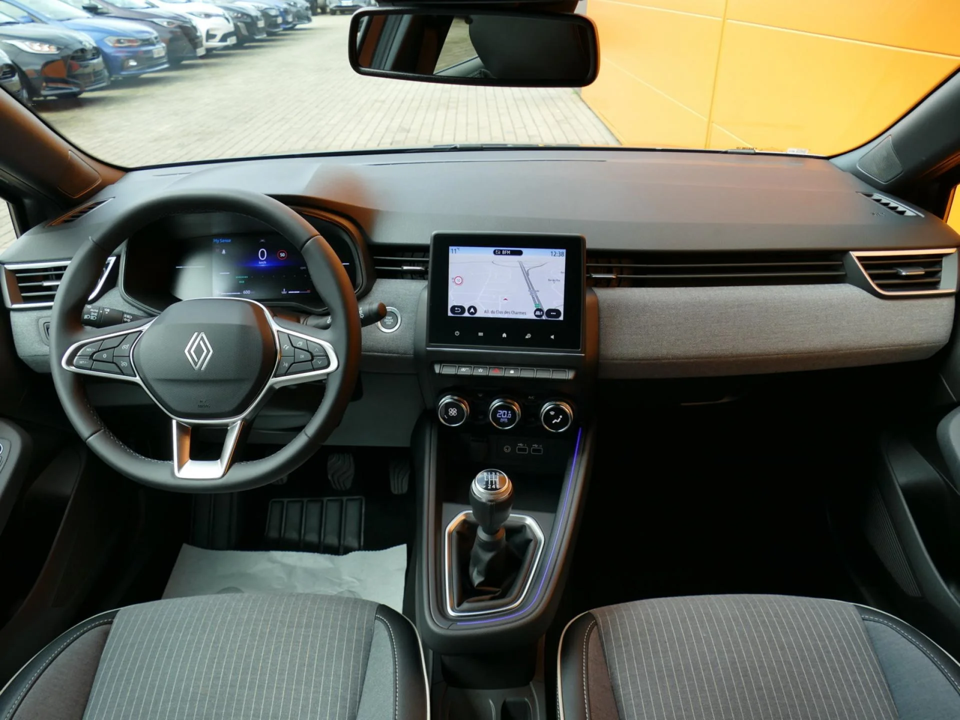 RENAULT CLIO - Miniature 5 sur 32 - Cliquer pour voir cette photo
