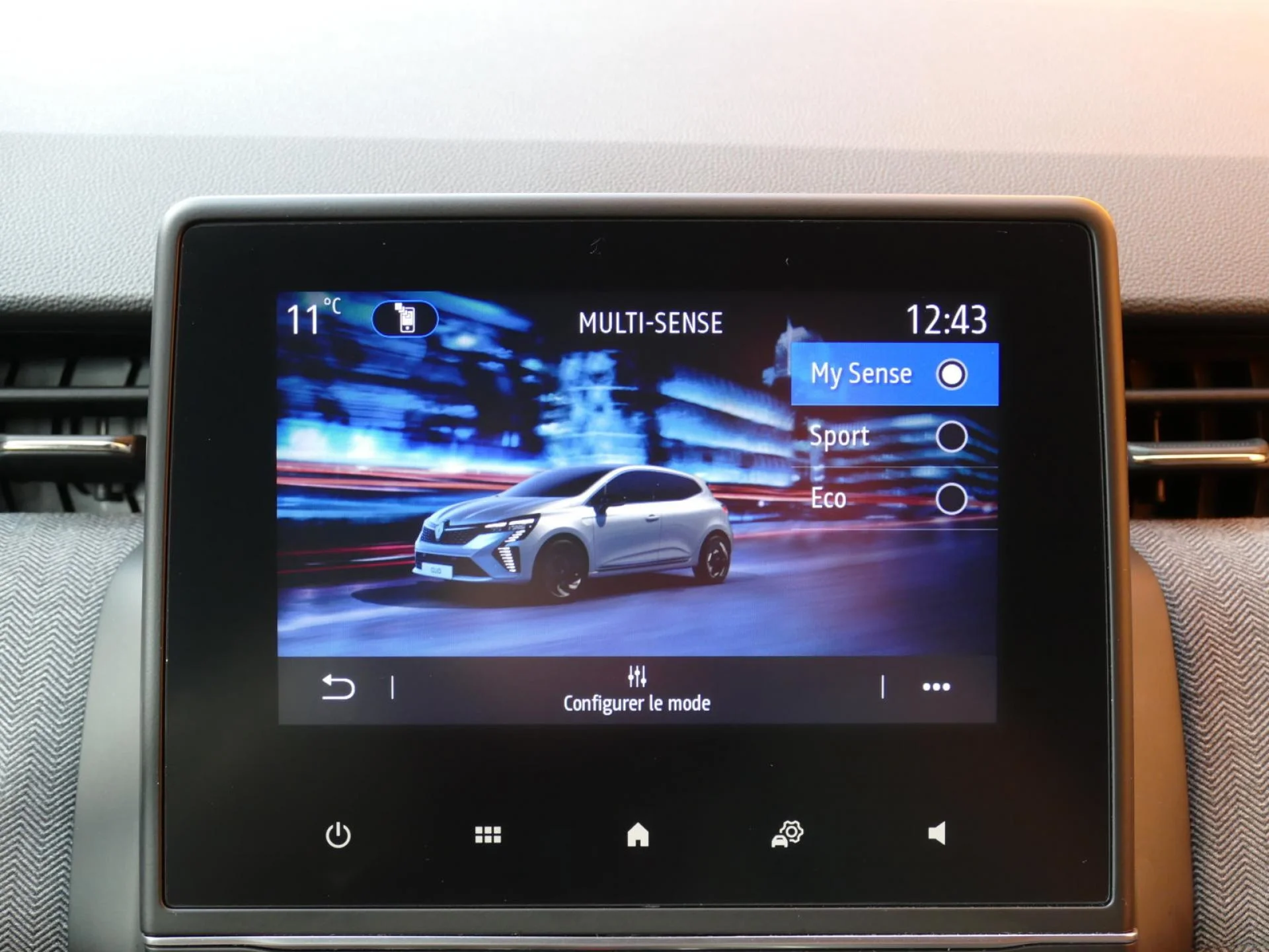 RENAULT CLIO - Miniature 13 sur 32 - Cliquer pour voir cette photo