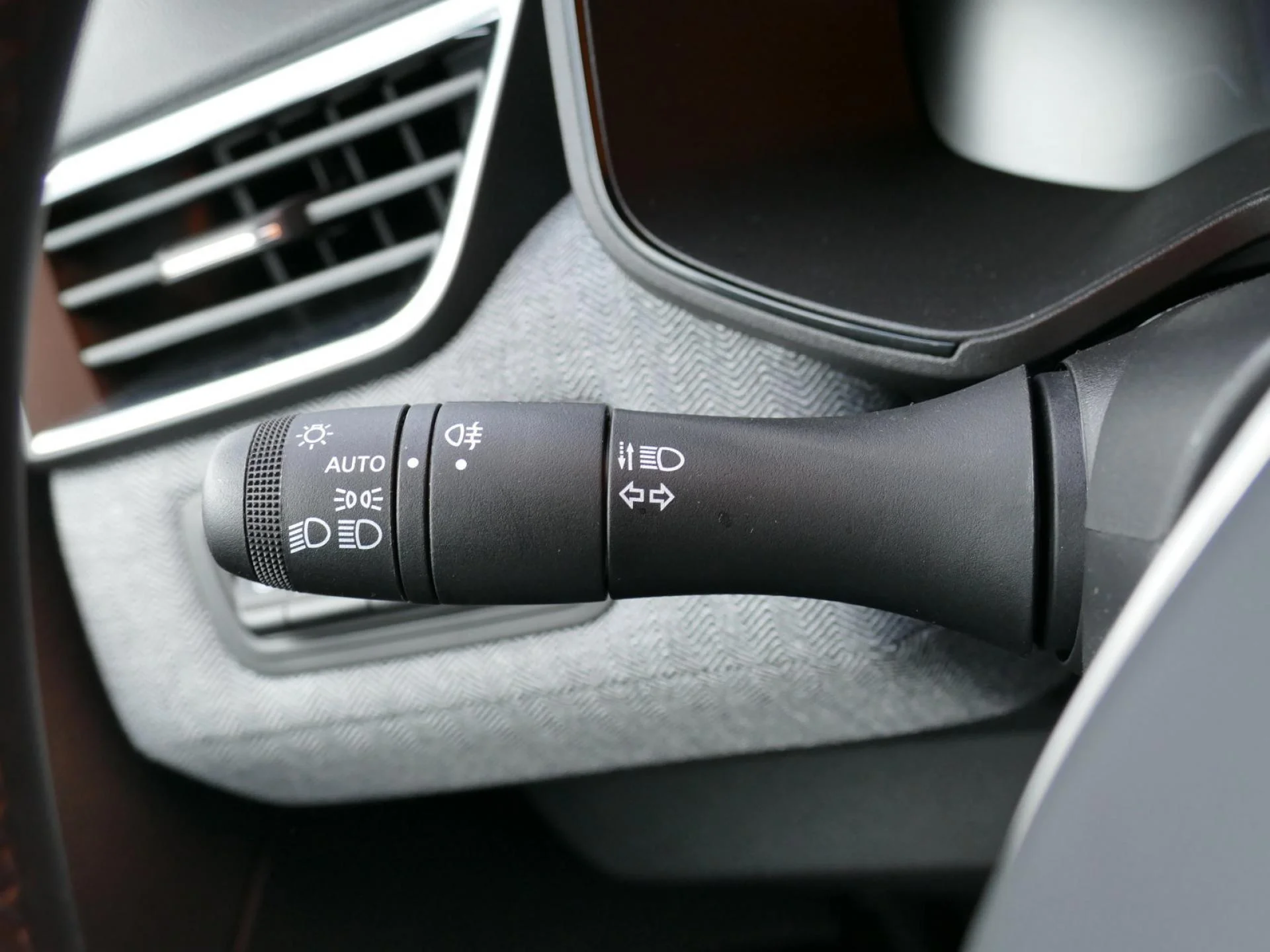 RENAULT CLIO - Miniature 26 sur 32 - Cliquer pour voir cette photo