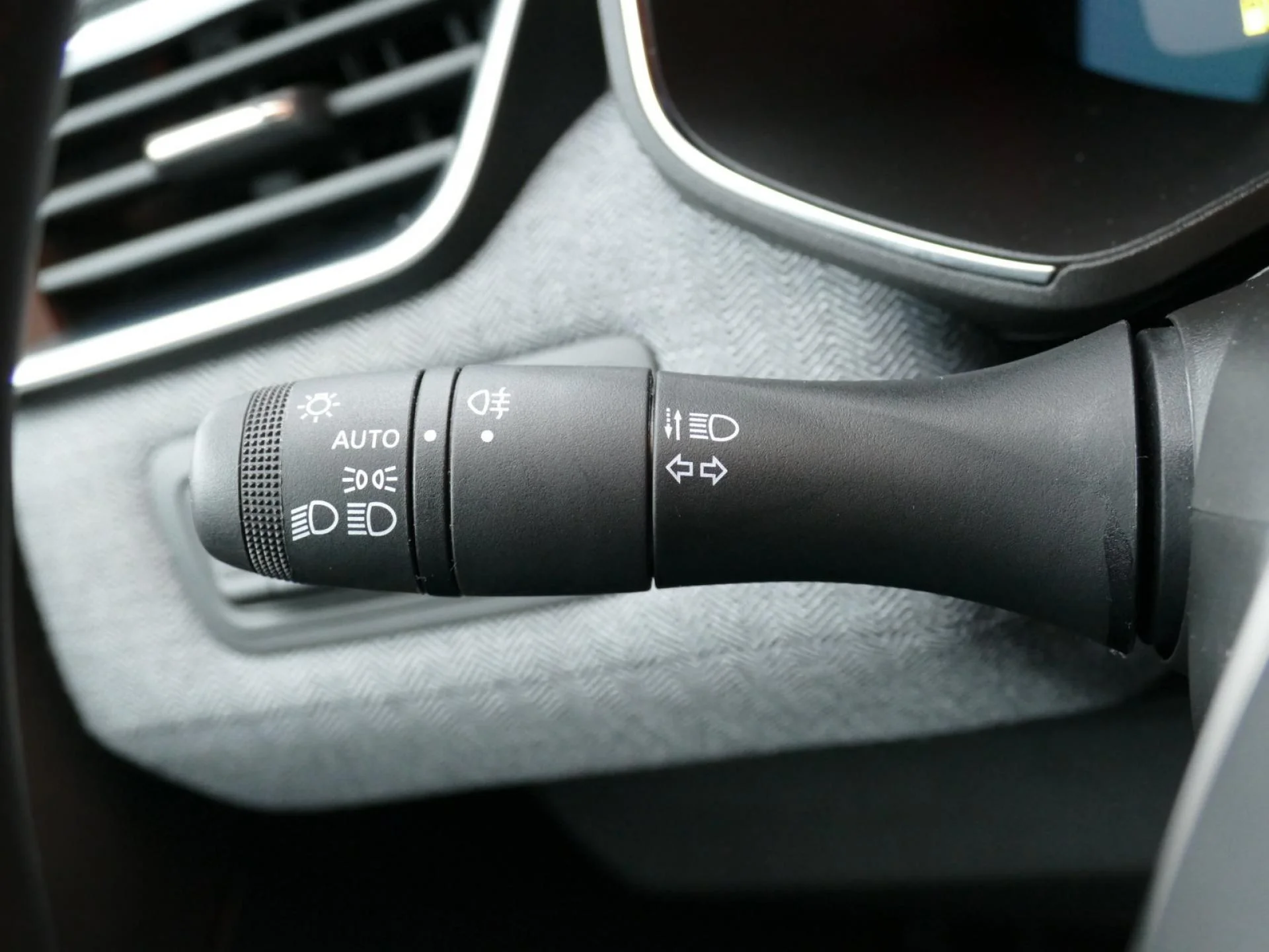 RENAULT CLIO - Miniature 29 sur 34 - Cliquer pour voir cette photo