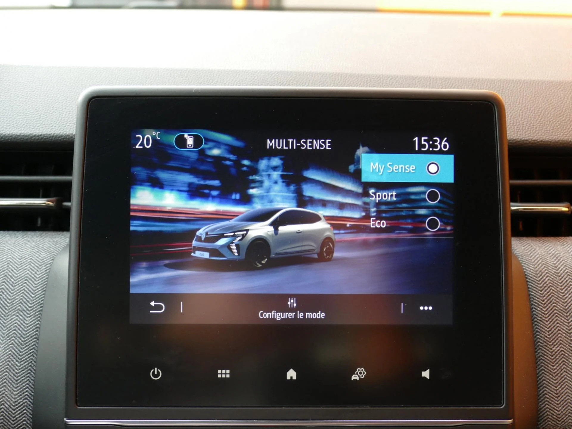 RENAULT CLIO - Miniature 13 sur 34 - Cliquer pour voir cette photo